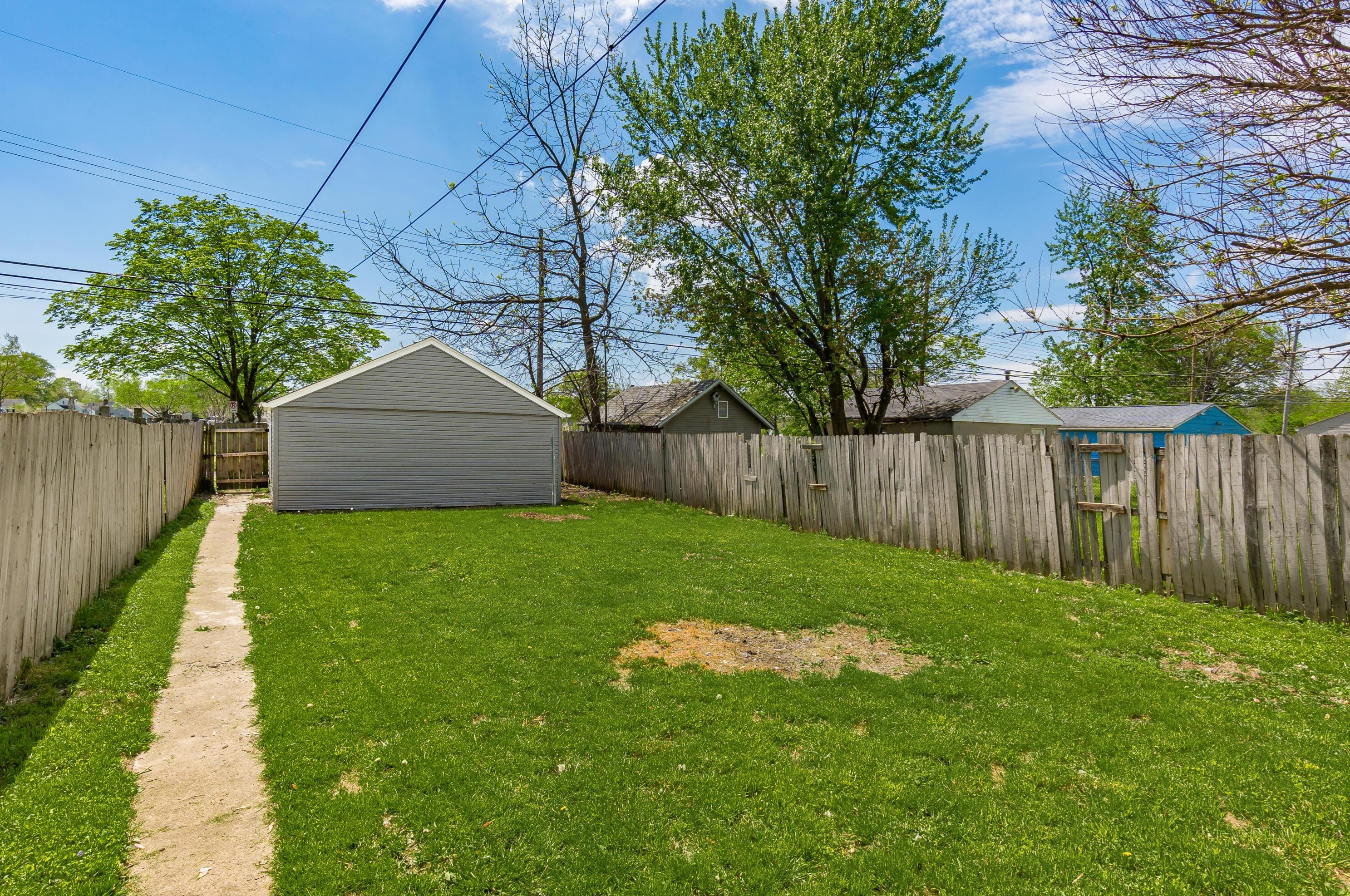 1319 Genessee Ave, Columbus OH 43211-1432 exterior