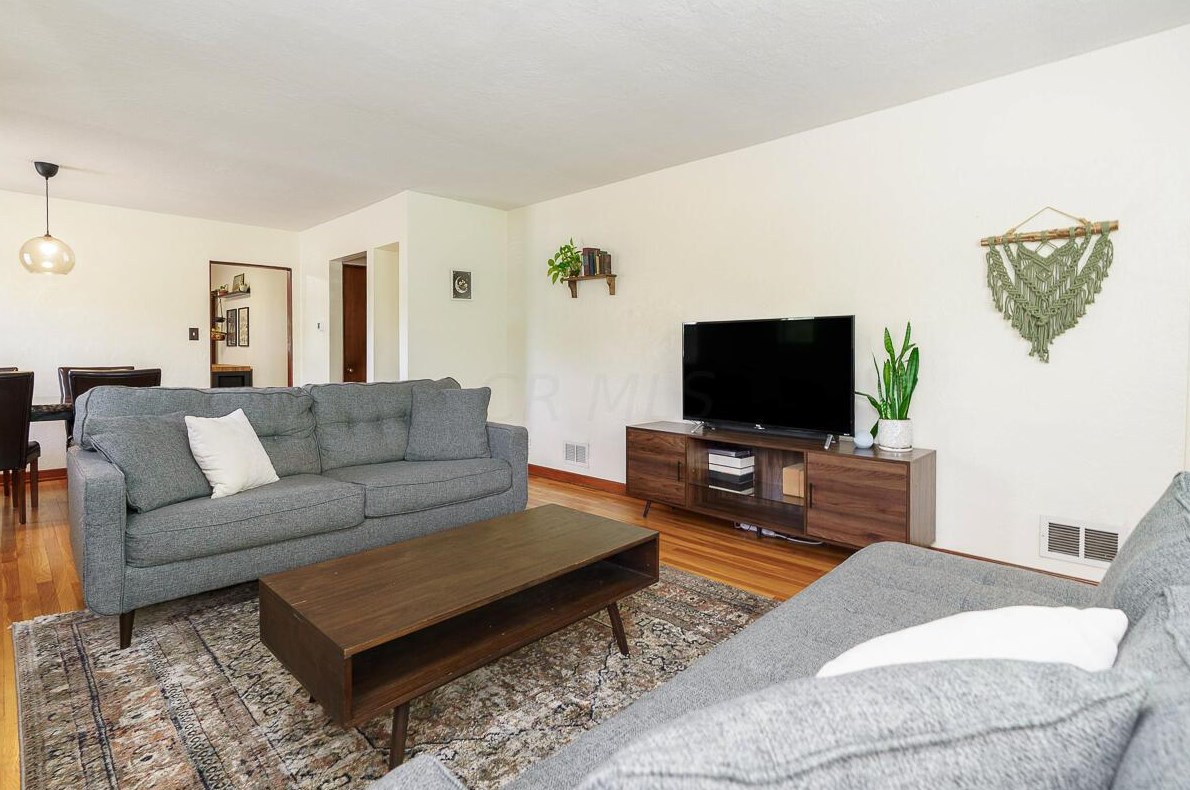 22 Jeffrey Pl, Columbus OH  43214-1702 exterior