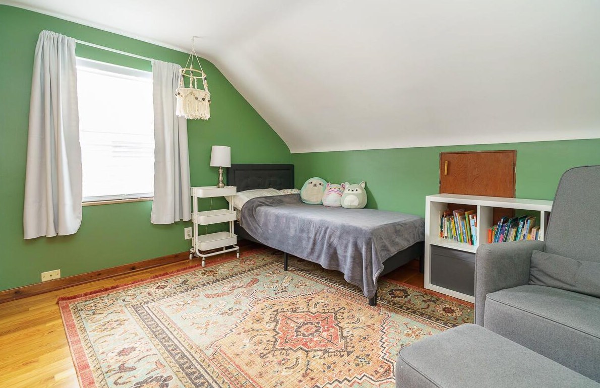 22 Jeffrey Pl, Columbus OH  43214-1702 exterior