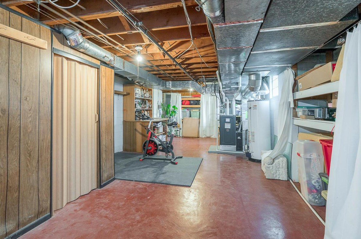 22 Jeffrey Pl, Columbus OH  43214-1702 exterior