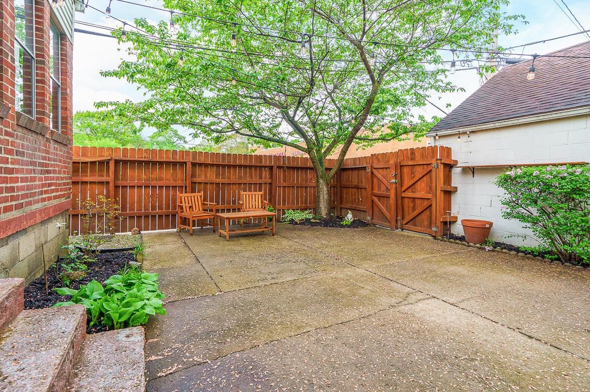 22 Jeffrey Pl, Columbus OH  43214-1702 exterior