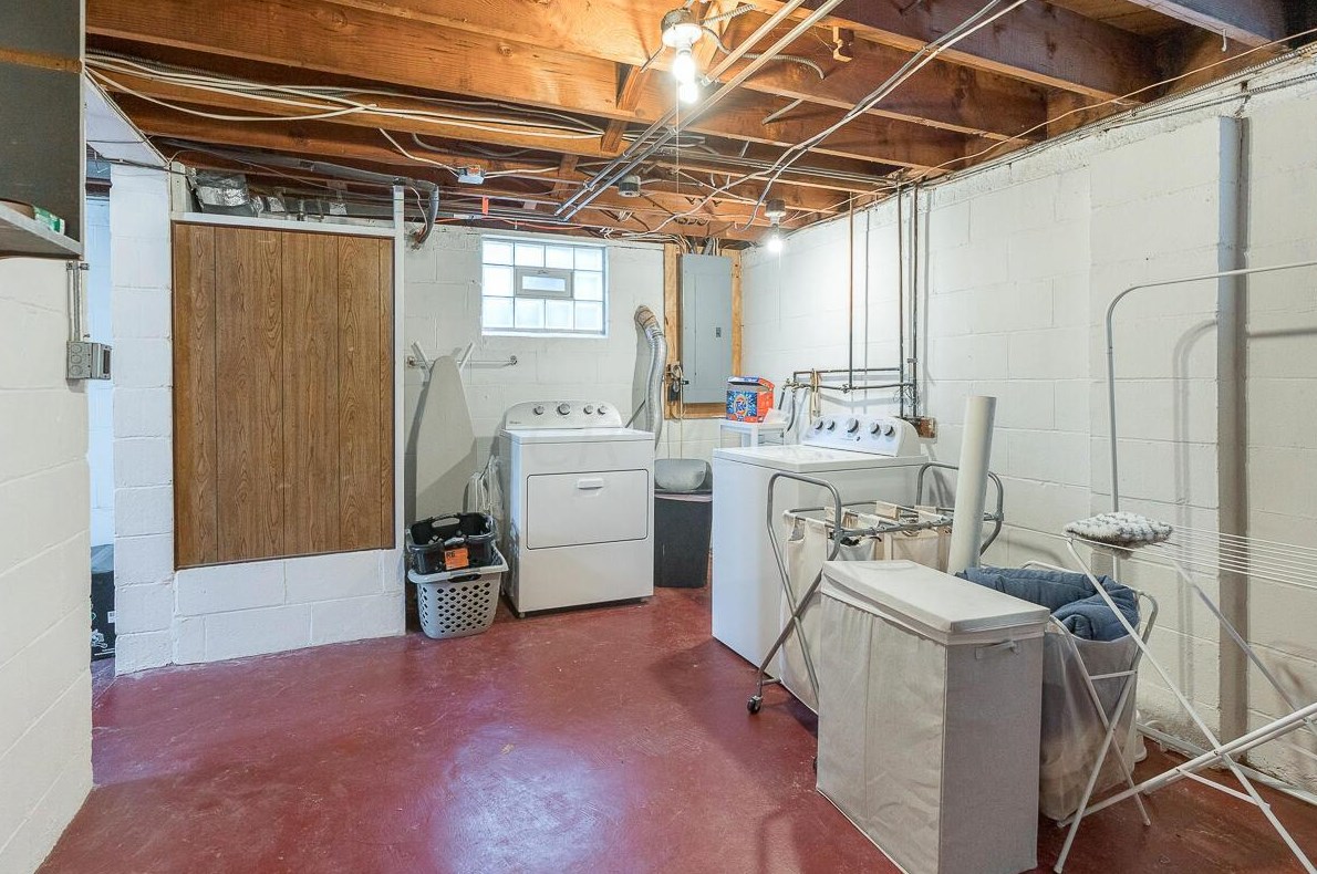 22 Jeffrey Pl, Columbus OH  43214-1702 exterior