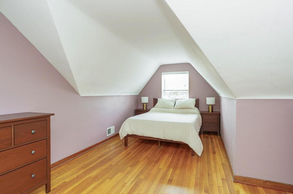 22 Jeffrey Pl, Columbus OH  43214-1702 exterior