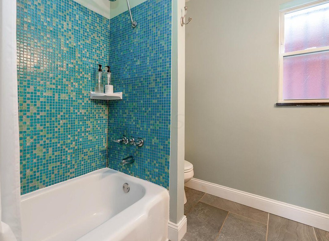 22 Jeffrey Pl, Columbus OH  43214-1702 exterior