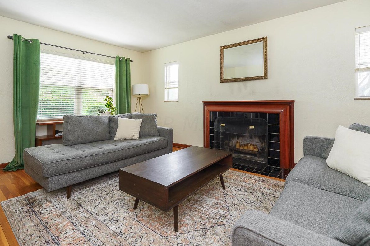 22 Jeffrey Pl, Columbus OH  43214-1702 exterior