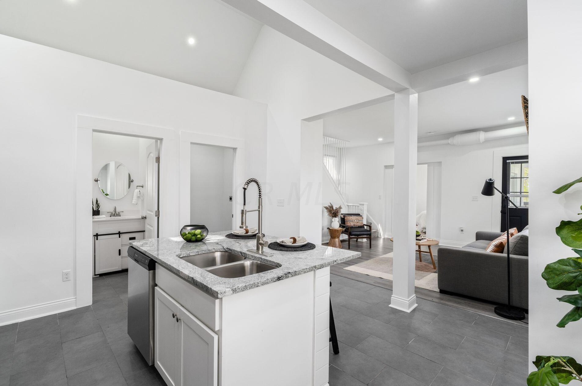 522 Kelton Ave, Columbus OH 43205-2423 exterior