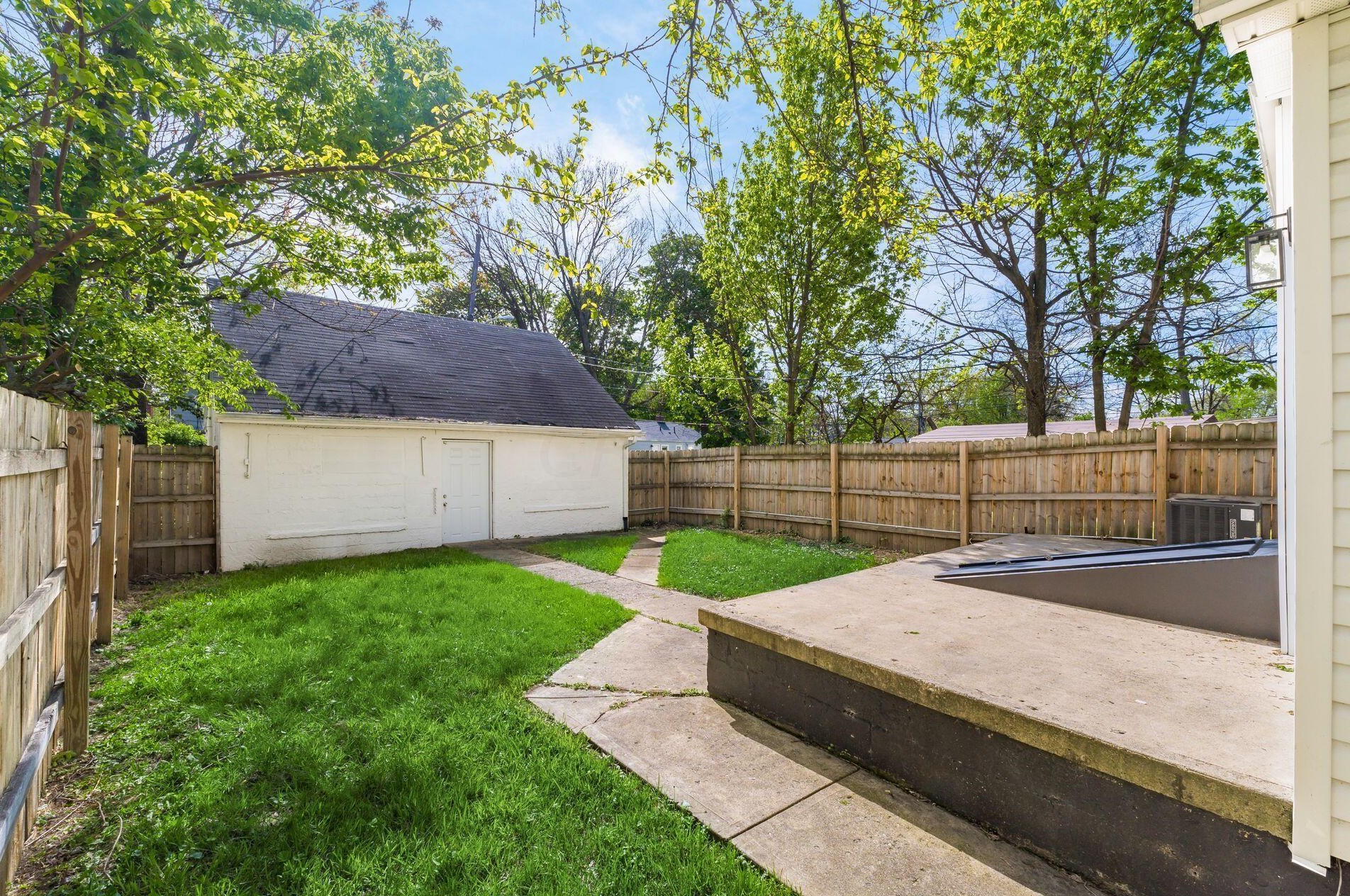 522 Kelton Ave, Columbus OH 43205-2423 exterior