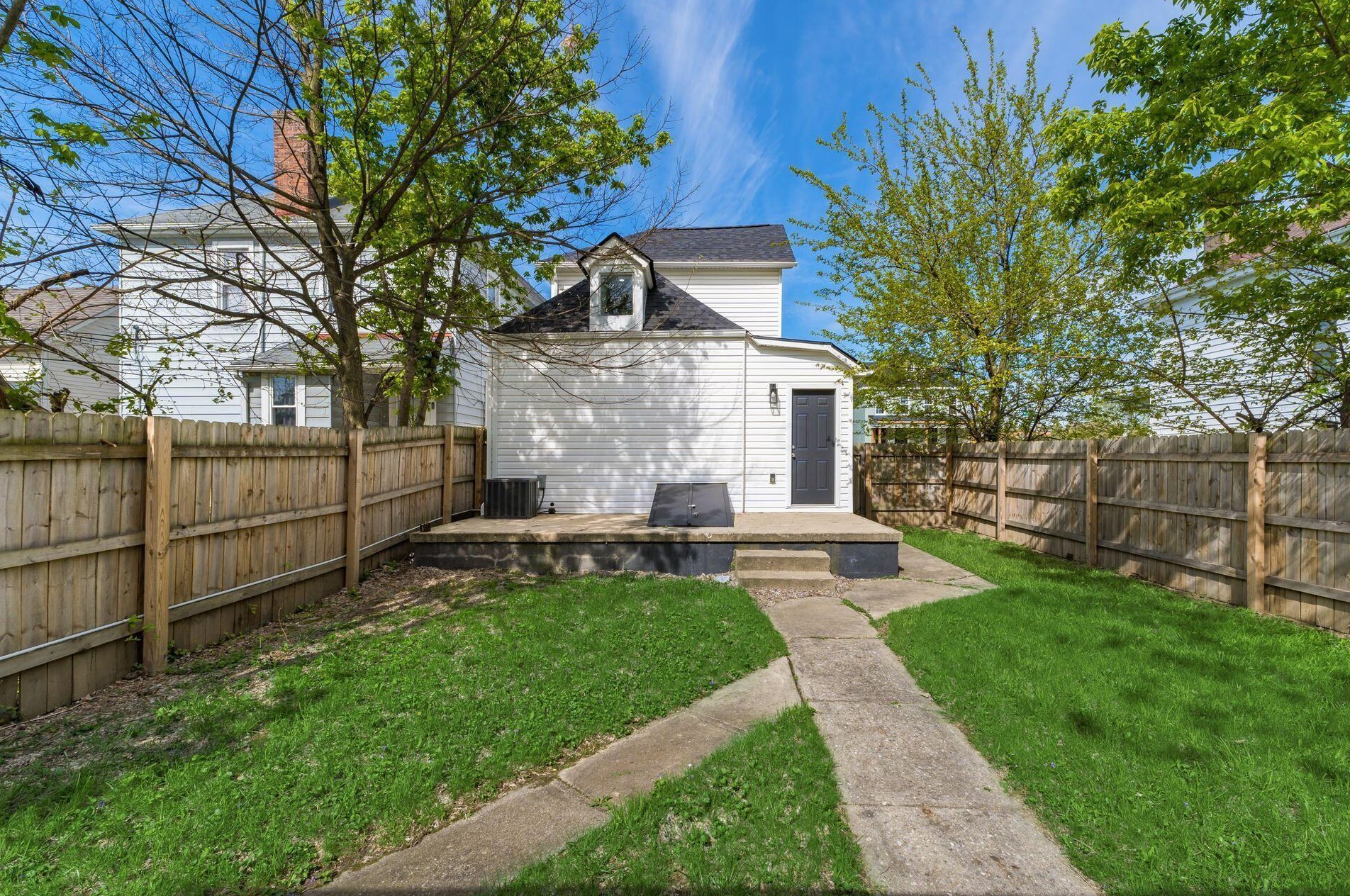 522 Kelton Ave, Columbus OH 43205-2423 exterior