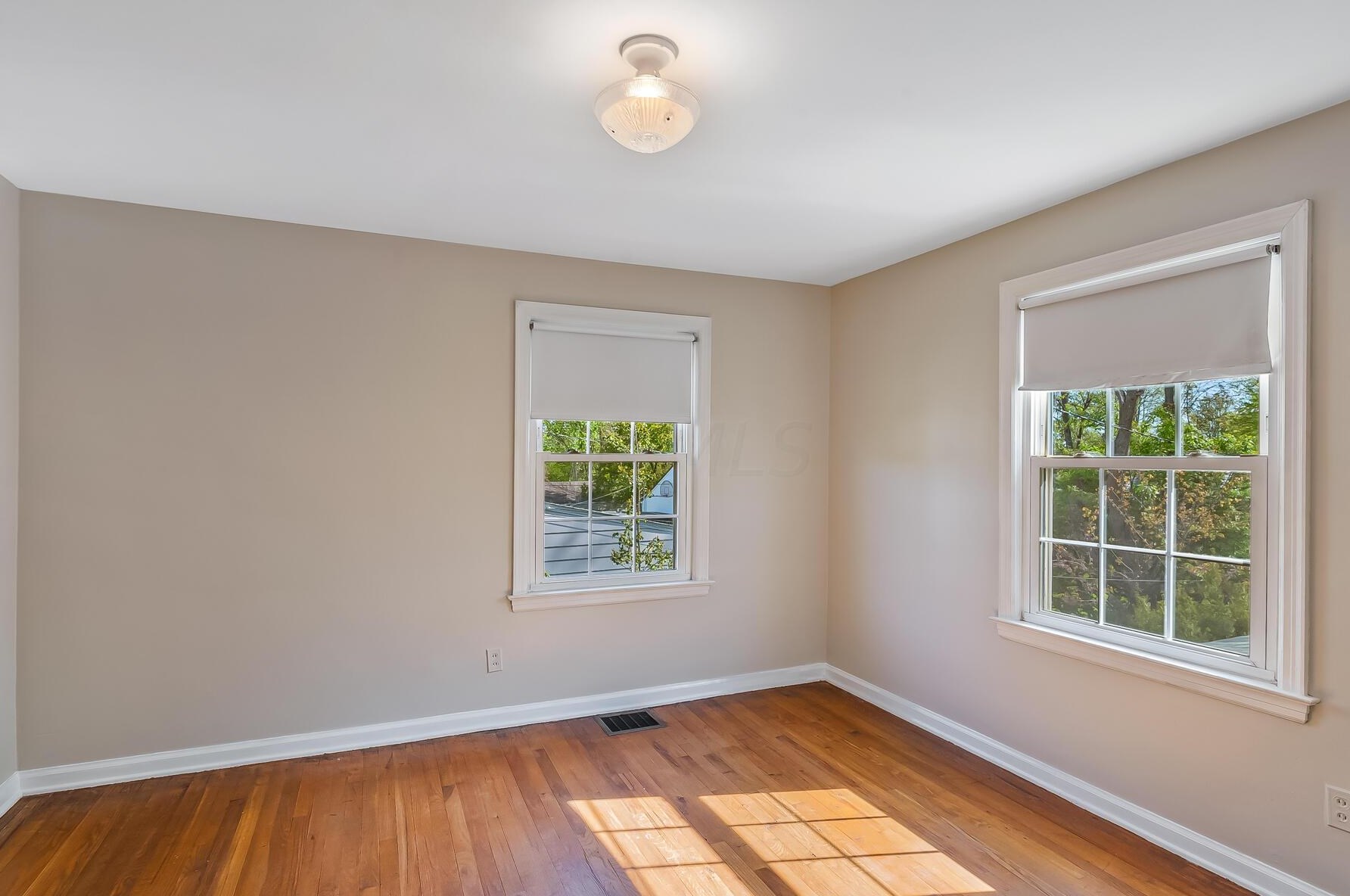 152 Mayfair Blvd, Columbus OH 43213-1609 exterior