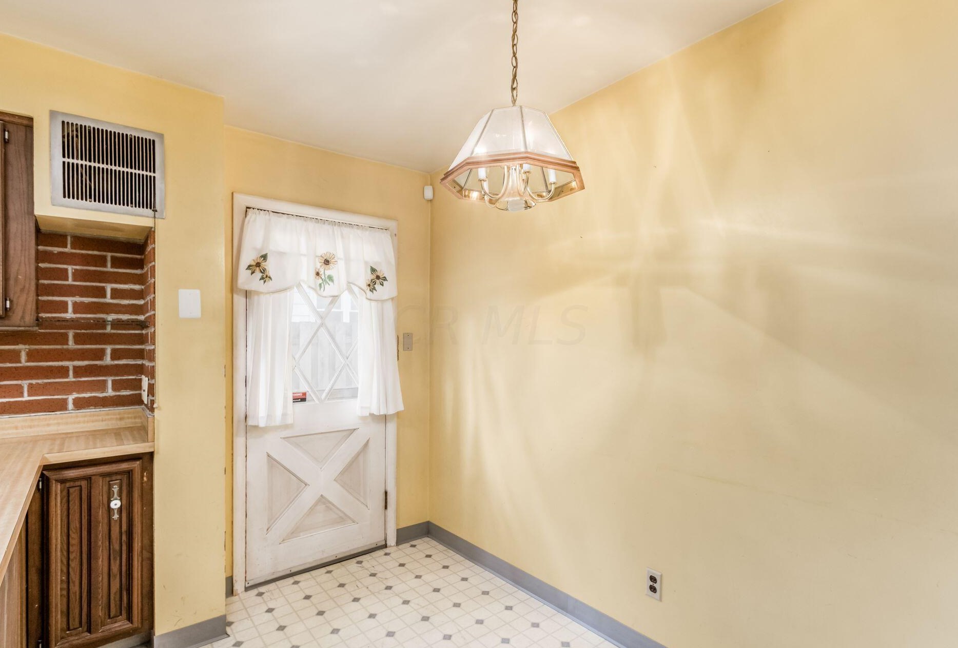 282 Remington Rd, Columbus OH 43209-2459 exterior