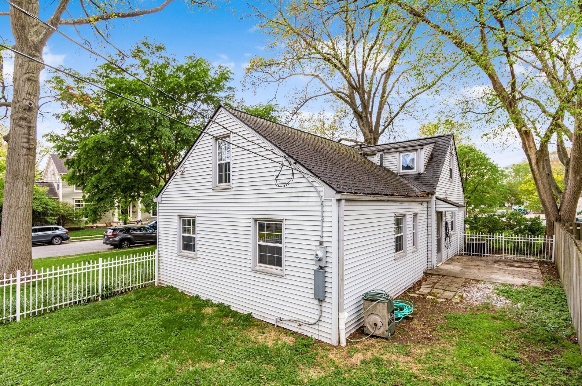 282 Remington Rd, Columbus OH 43209-2459 exterior