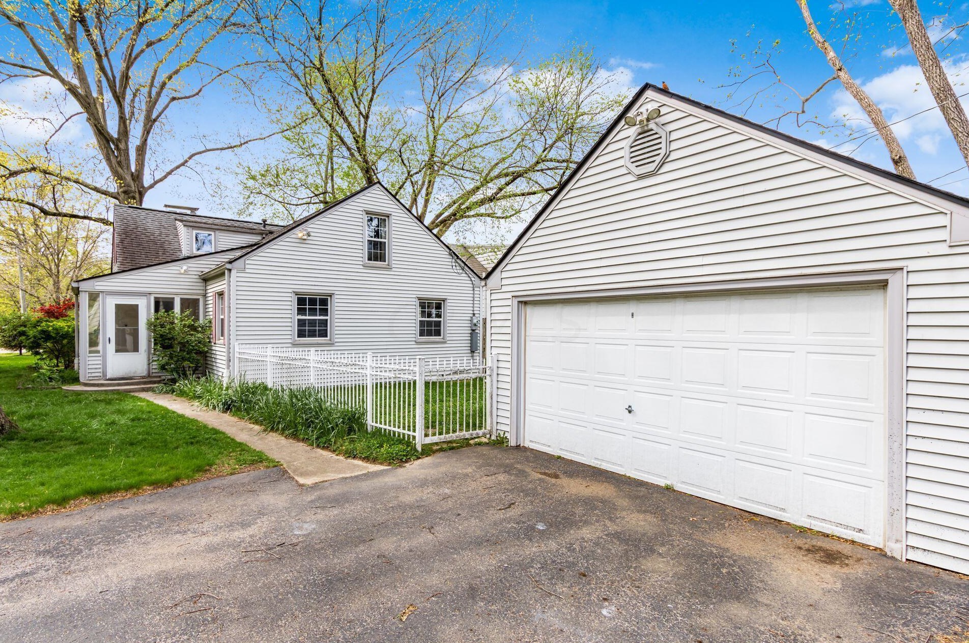 282 Remington Rd, Columbus OH 43209-2459 exterior