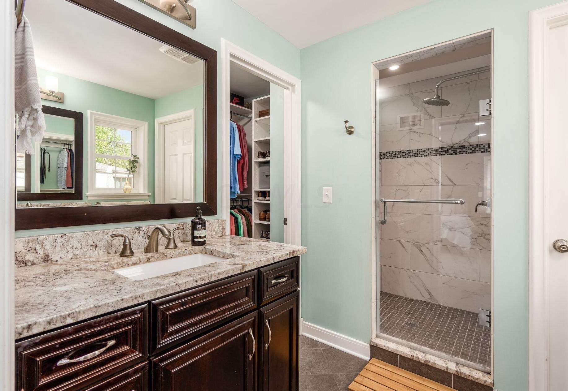 1667 Barrington Rd, Columbus OH 43221-3825 exterior