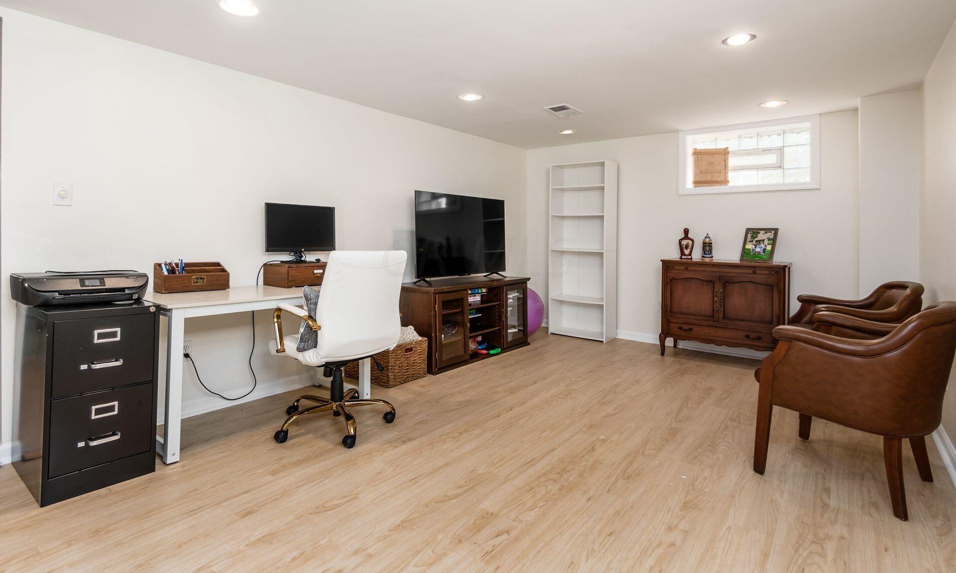 1667 Barrington Rd, Columbus OH 43221-3825 exterior