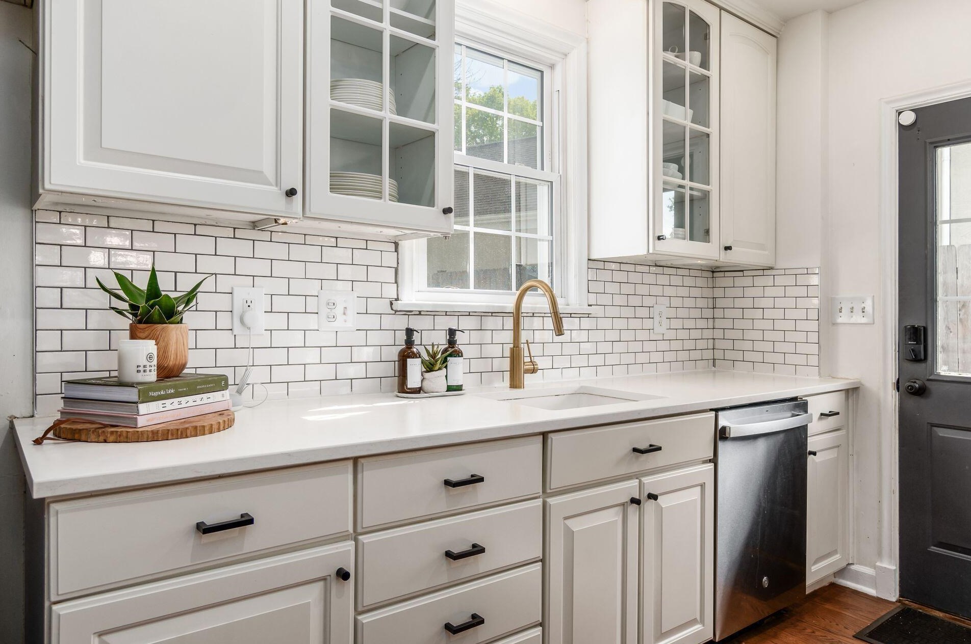 1667 Barrington Rd, Columbus OH 43221-3825 exterior