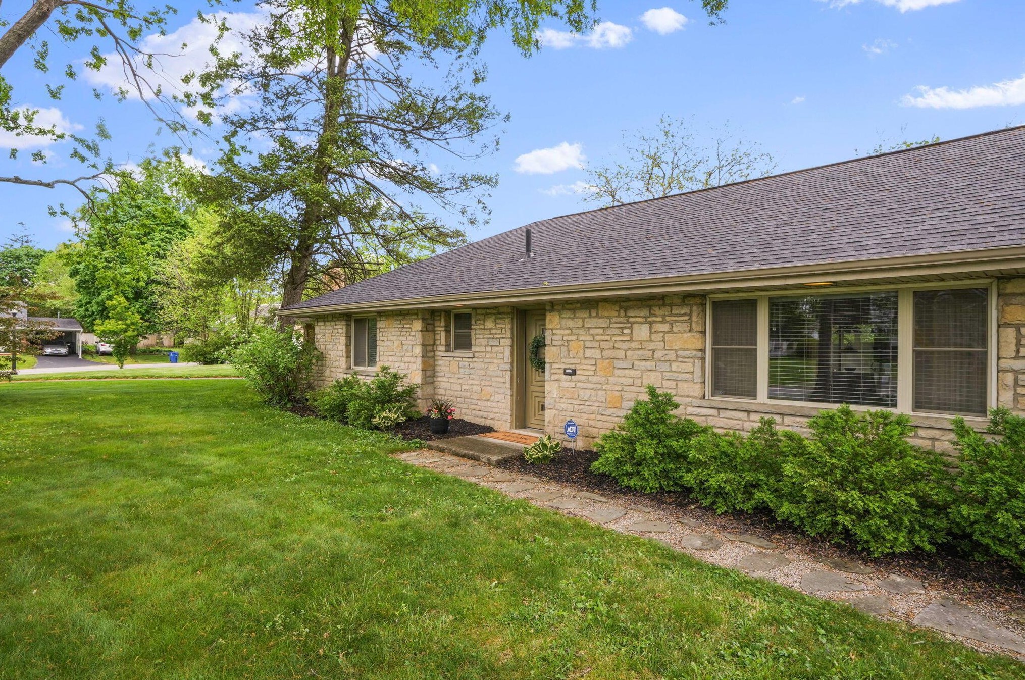 40 Harding Rd, Columbus OH  43209-1522 exterior