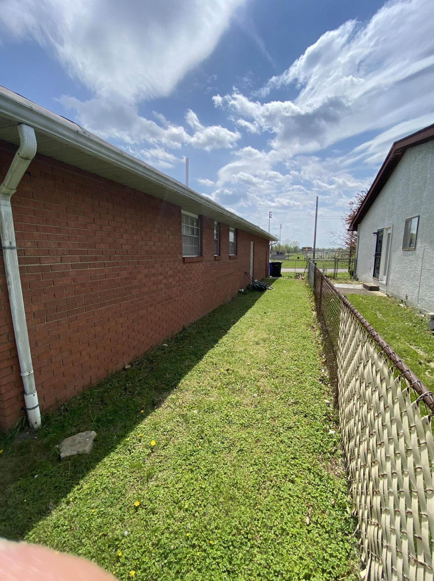 2040 Jewett Dr, Columbus OH  43229-2047 exterior