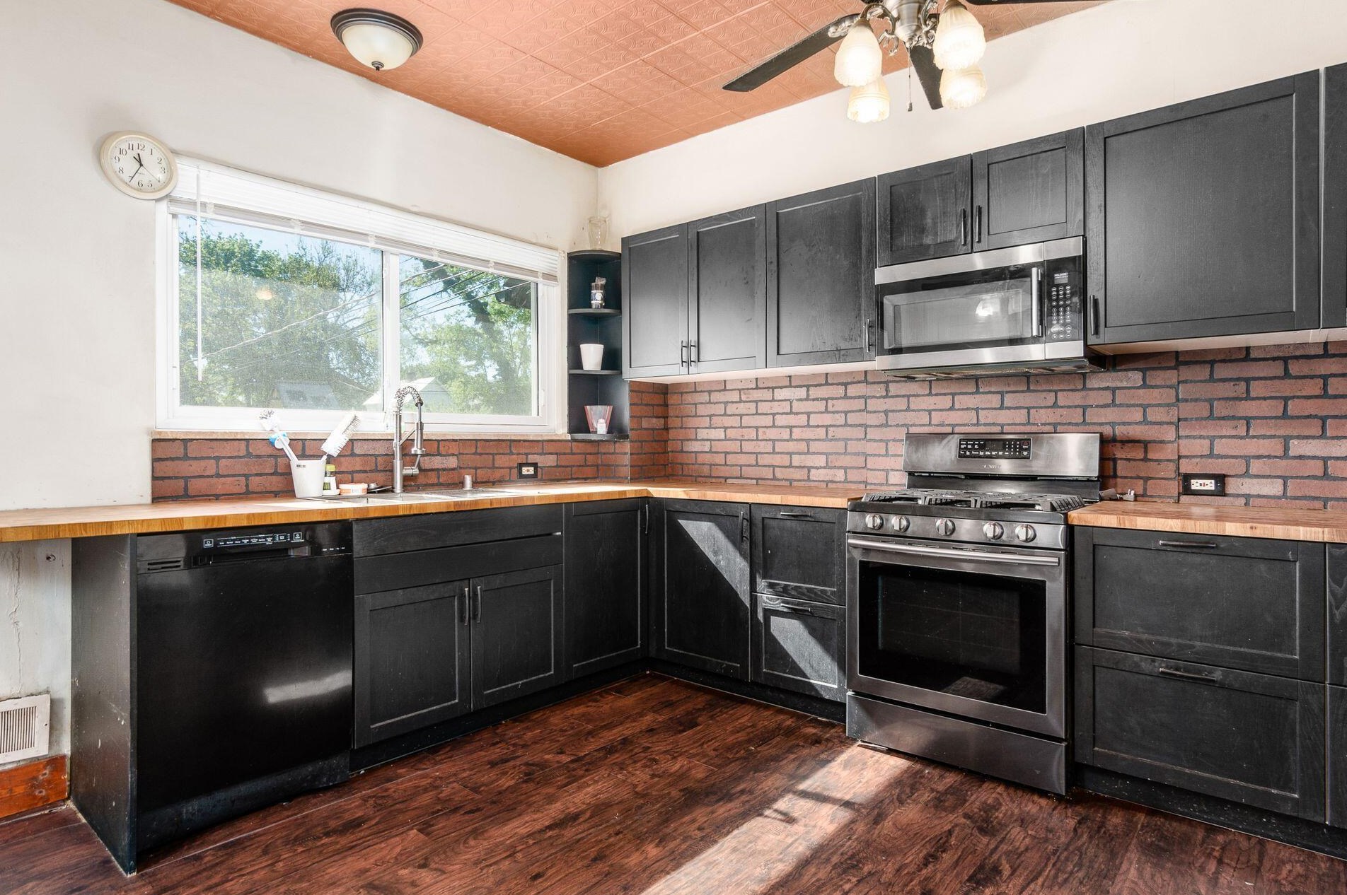 73 Burgess Ave, Columbus OH  43204-3252 exterior