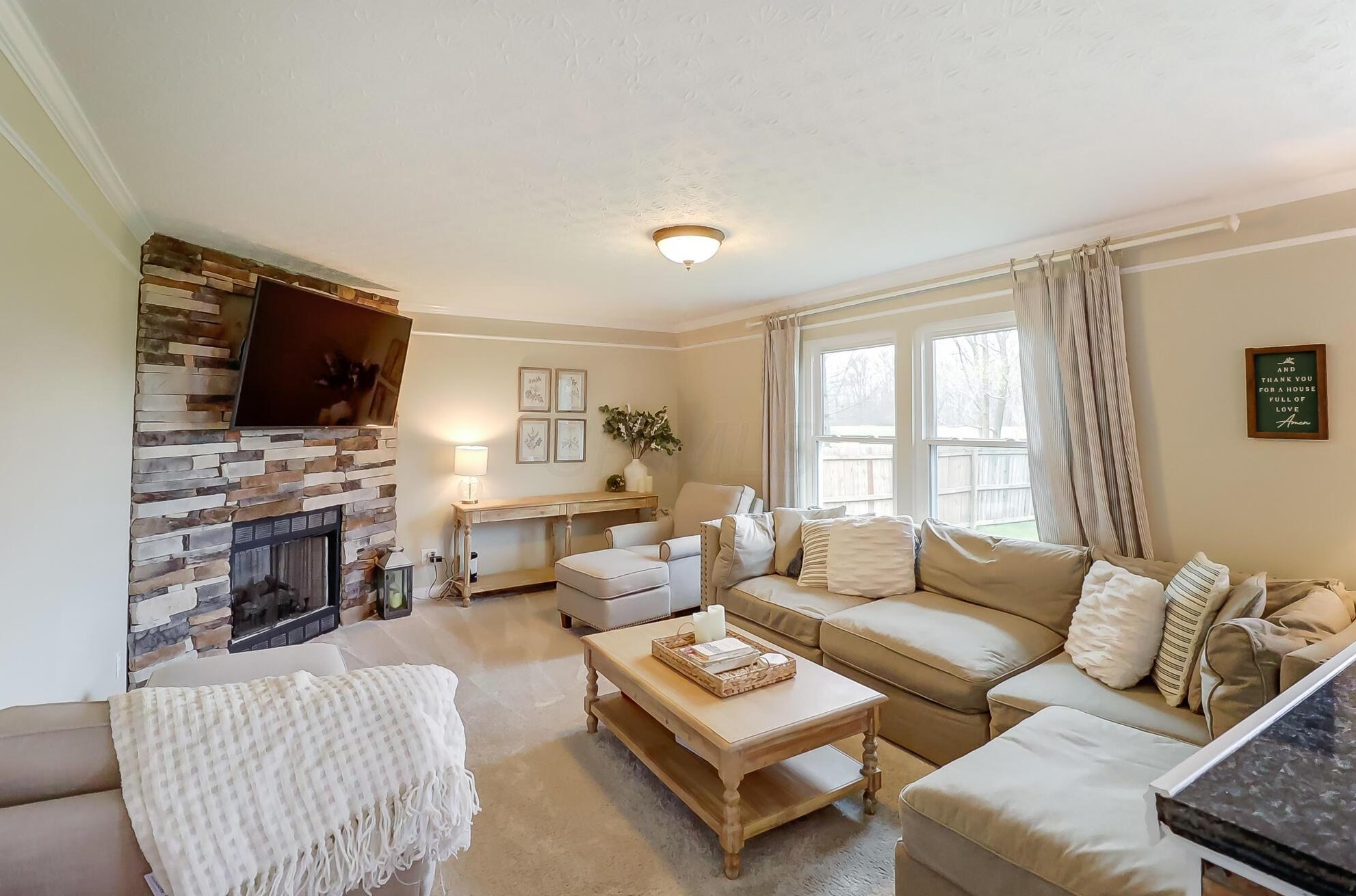 280 Monarch Dr, Pataskala OH  43062-8975 exterior