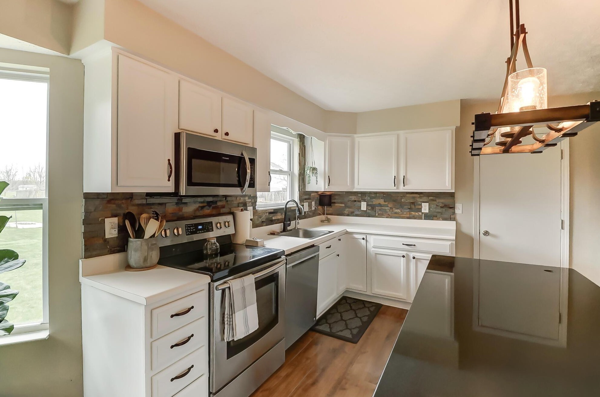 280 Monarch Dr, Pataskala OH  43062-8975 exterior