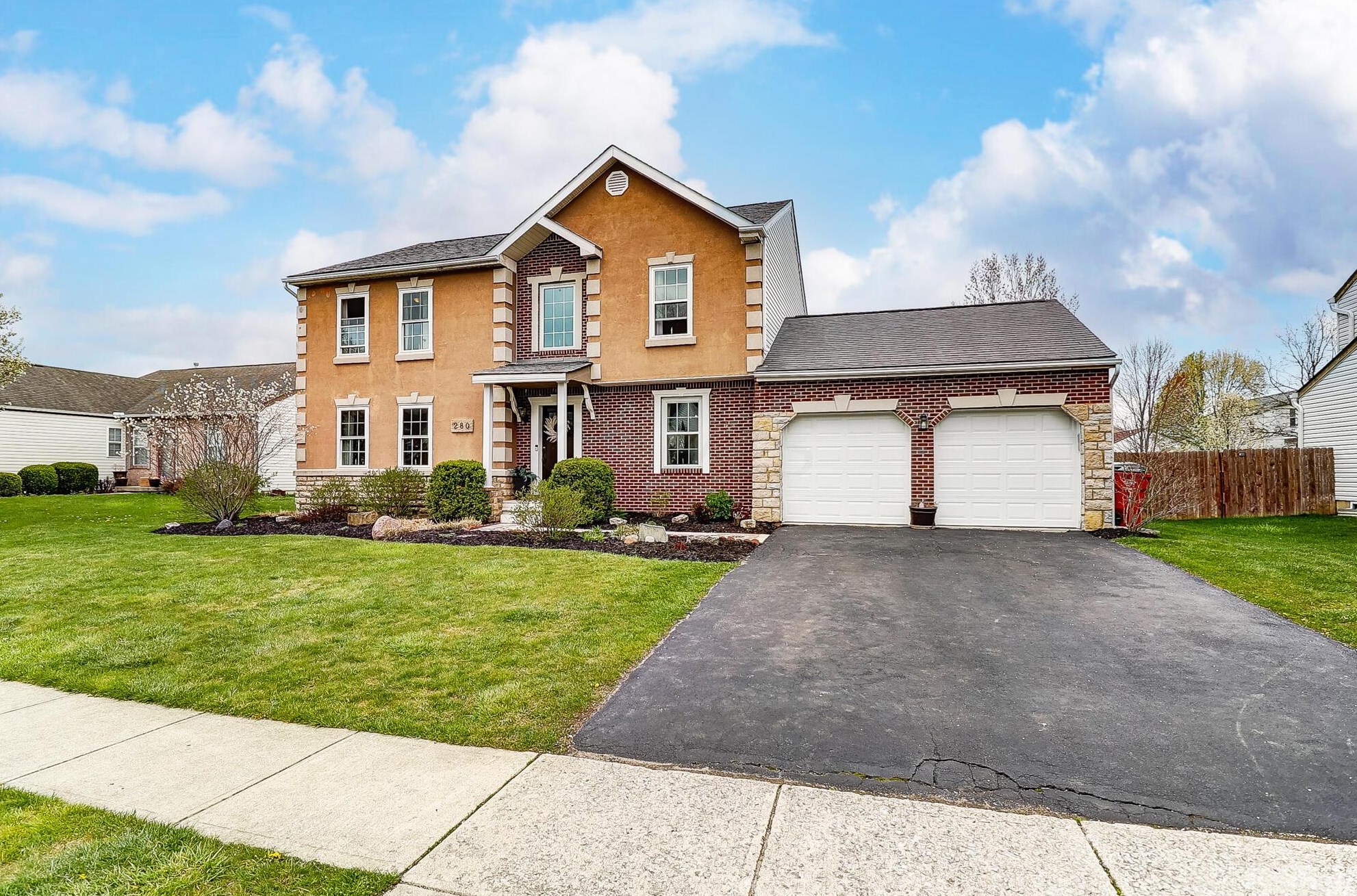 280 Monarch Dr, Pataskala OH  43062-8975 exterior