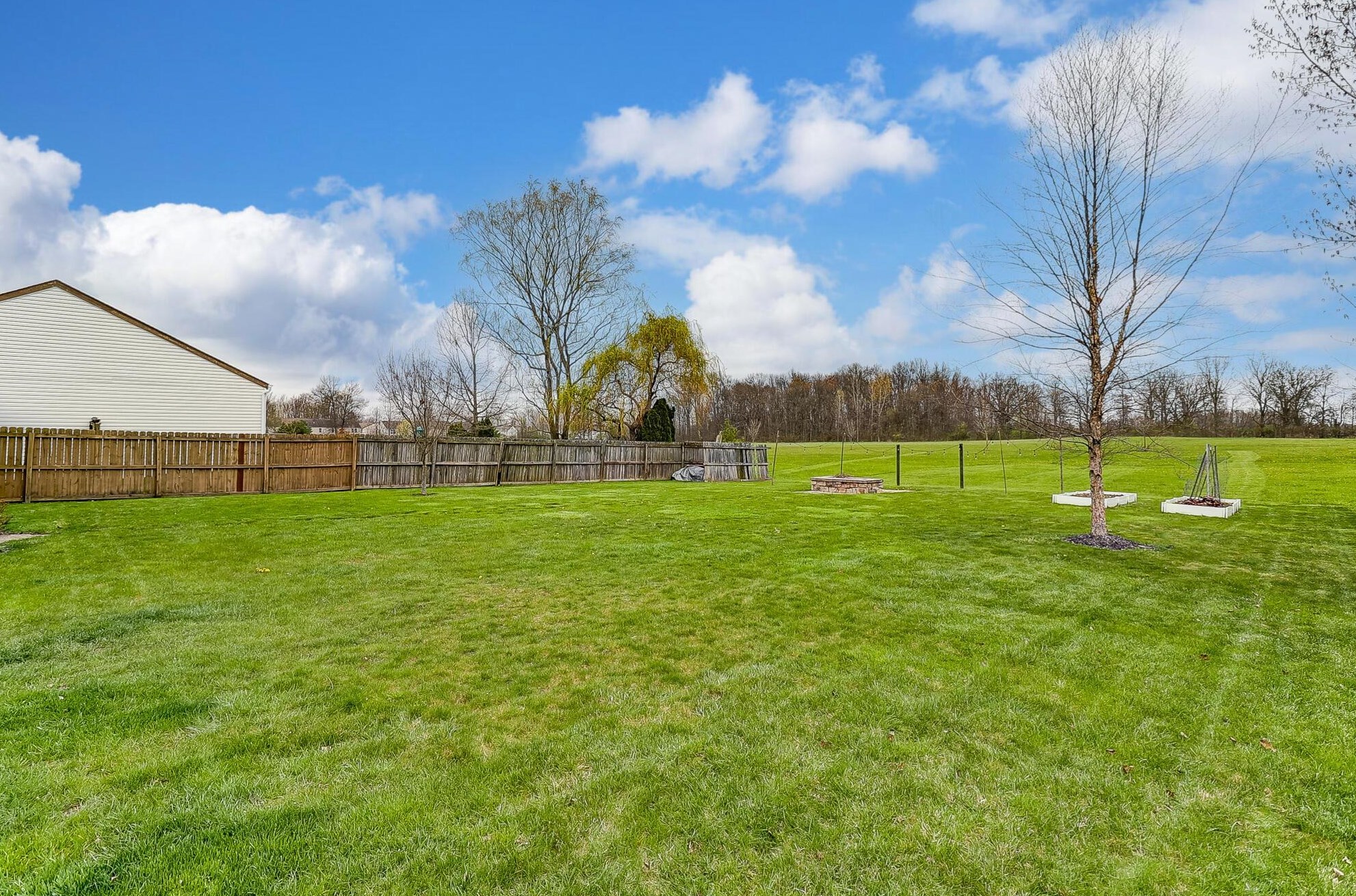 280 Monarch Dr, Pataskala OH  43062-8975 exterior