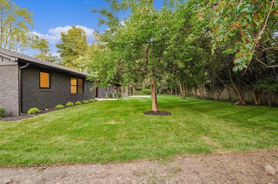 29 Pocono Rd, Columbus OH 43235-5615 exterior