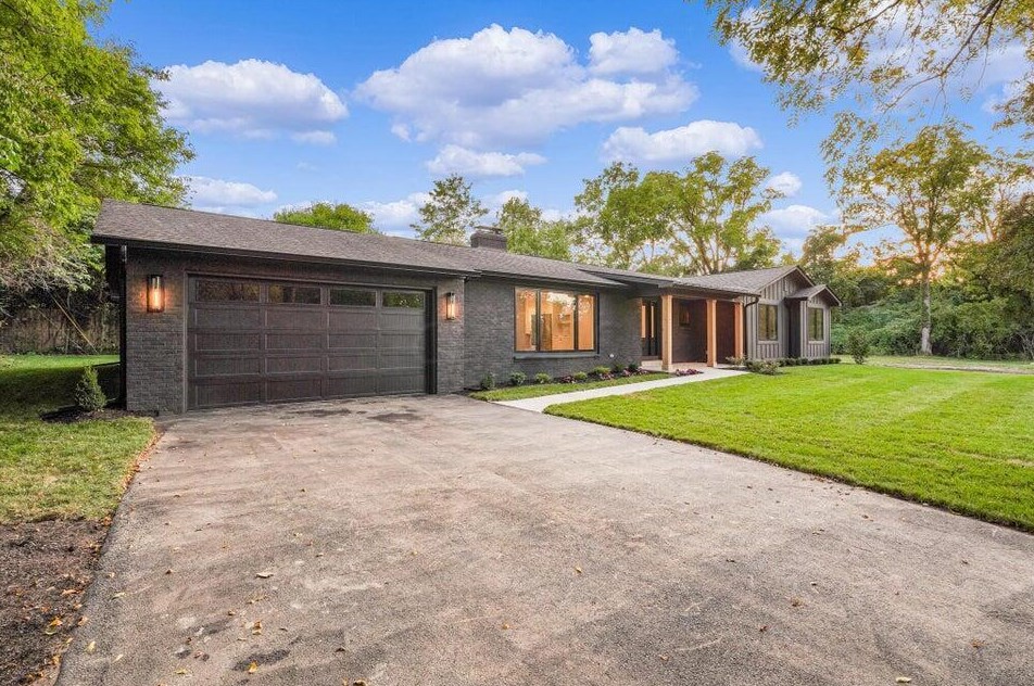 29 Pocono Rd, Columbus OH 43235-5615 exterior