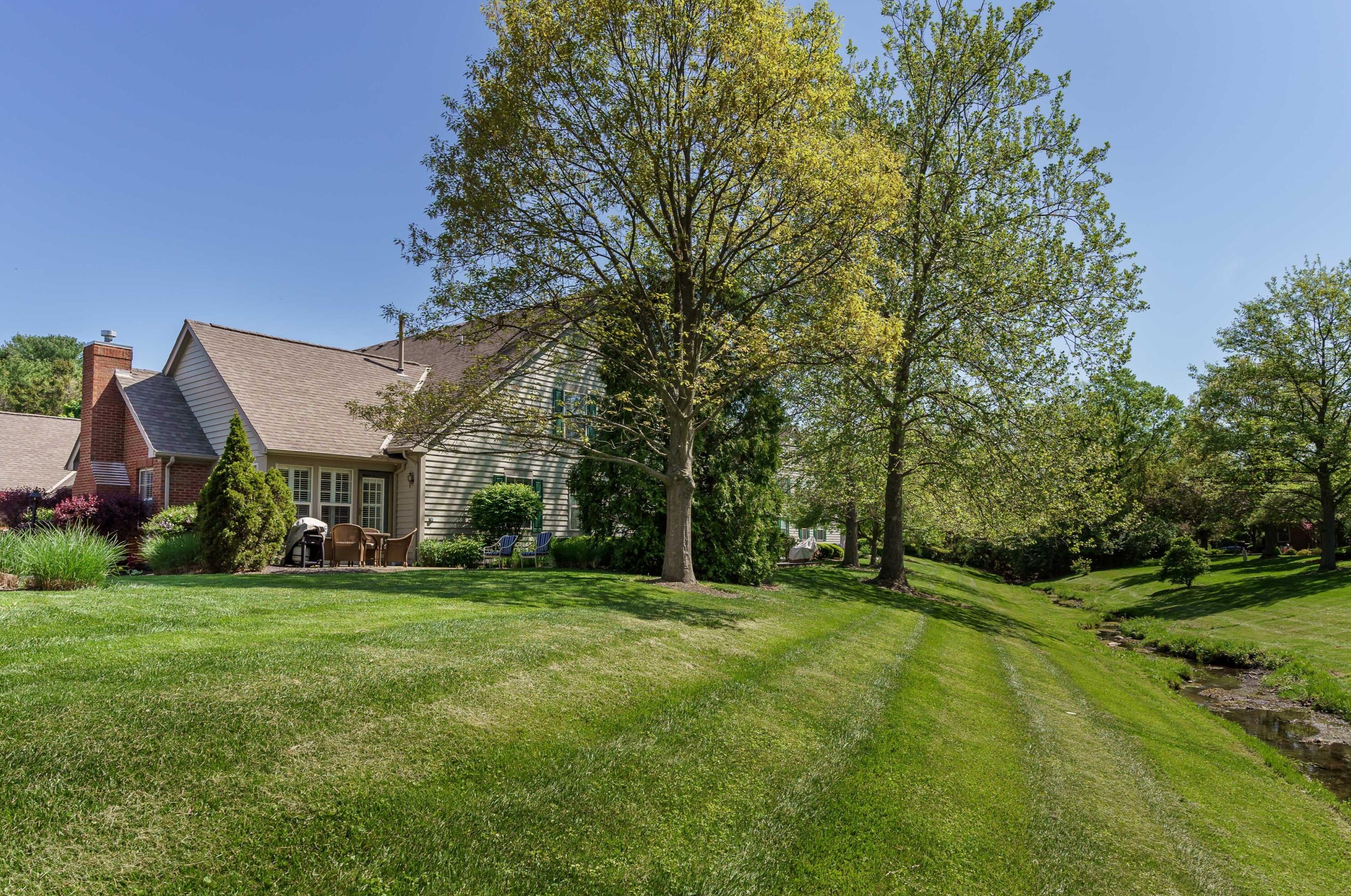 5521 Villas Dr, Dublin OH  43017-4402 exterior