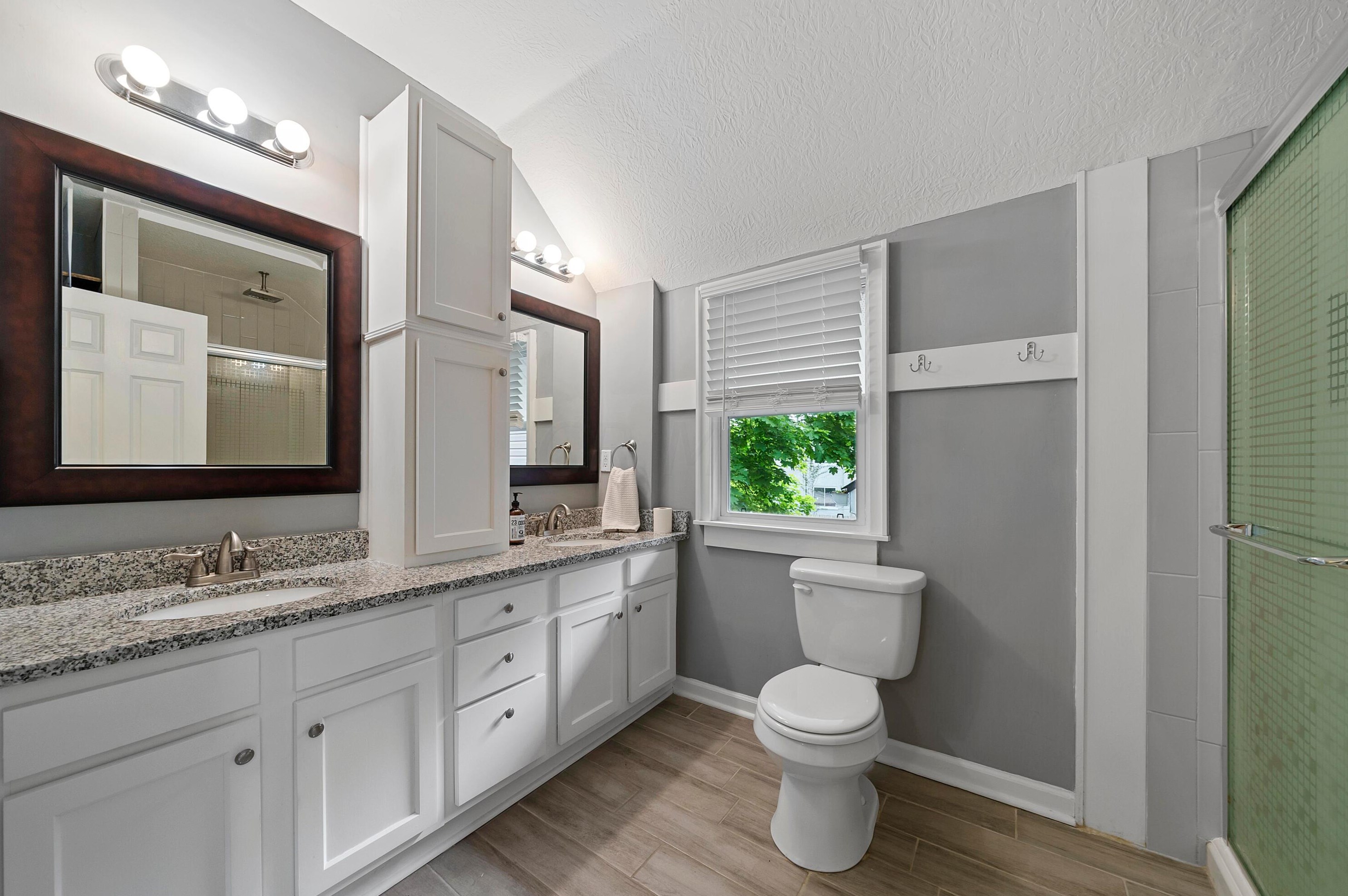 1198 Whittier St, Columbus OH 43206-3271 exterior