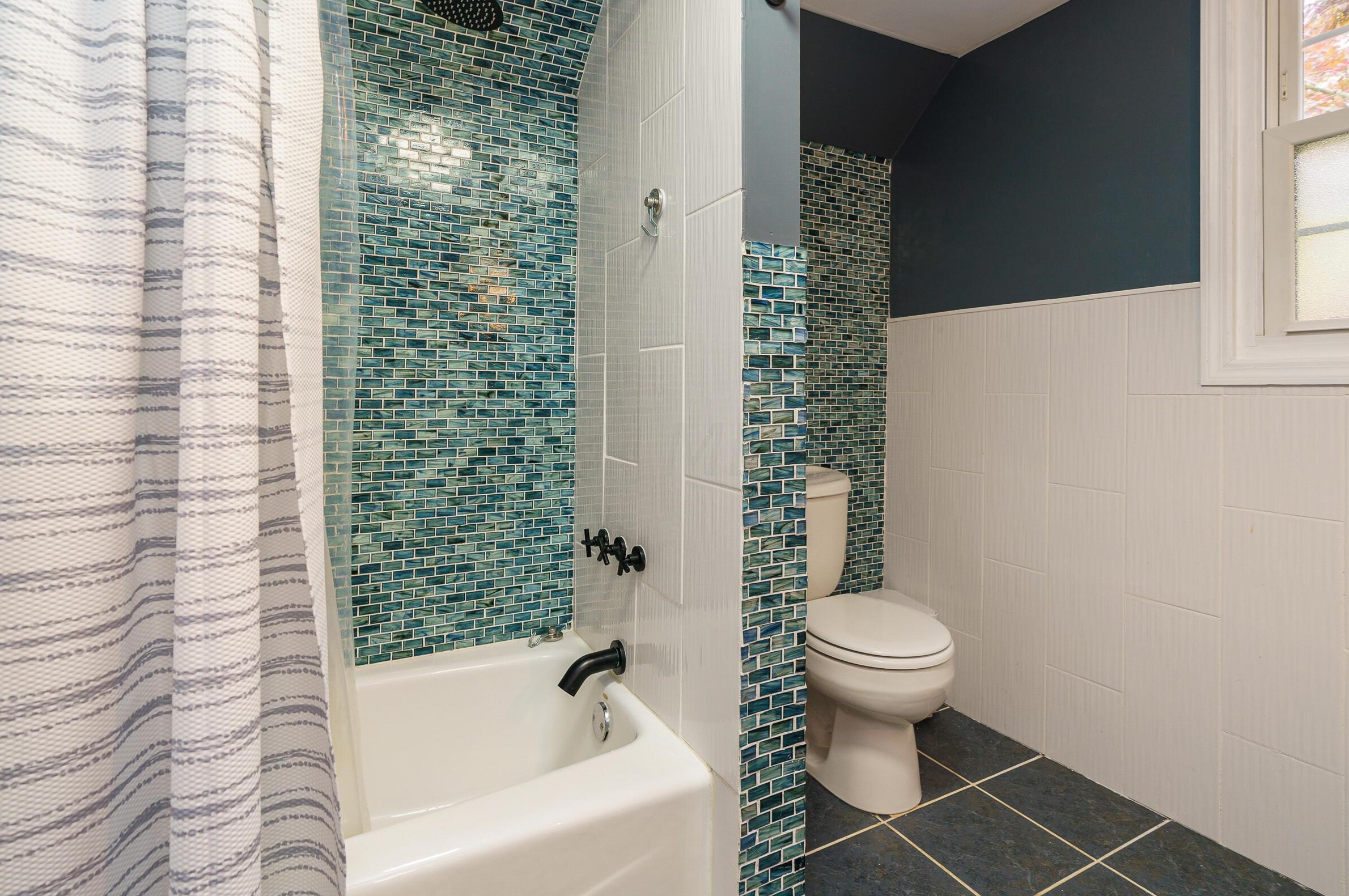 4519 Olentangy Blvd, Columbus OH  43214-2512 exterior