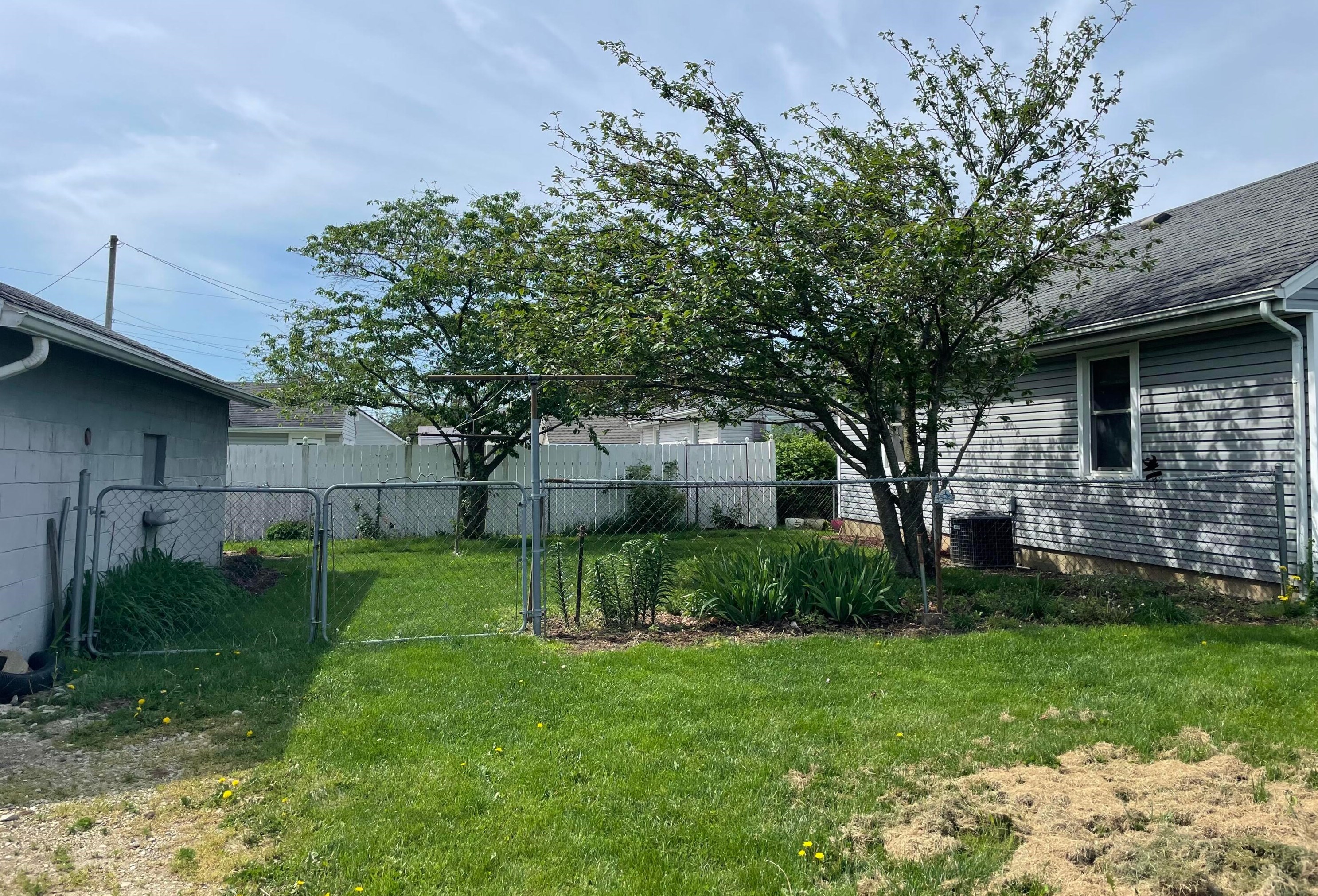 712 Elm St, Washington Ch OH  43160-2060 exterior