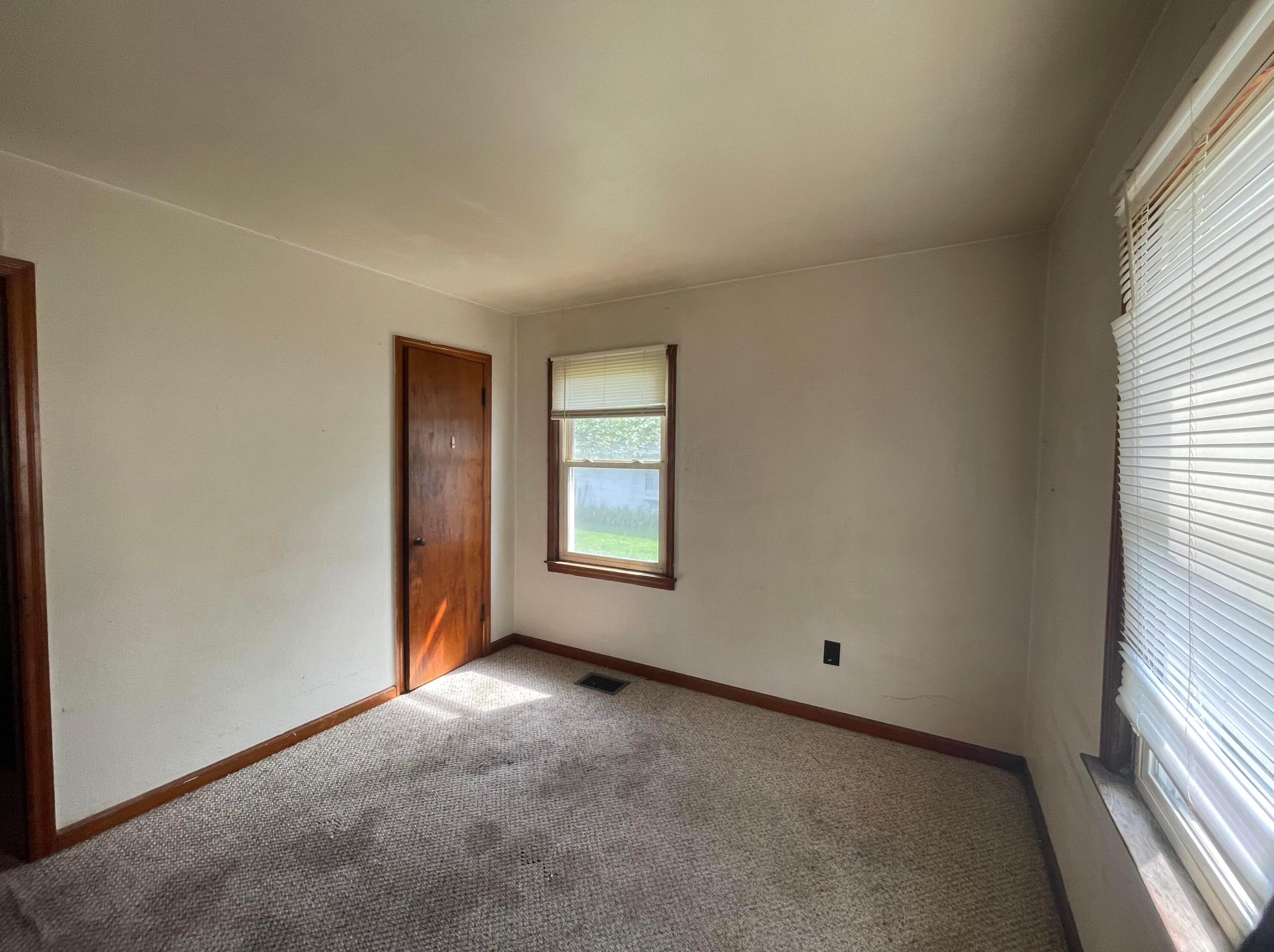 712 Elm St, Washington Ch OH  43160-2060 exterior