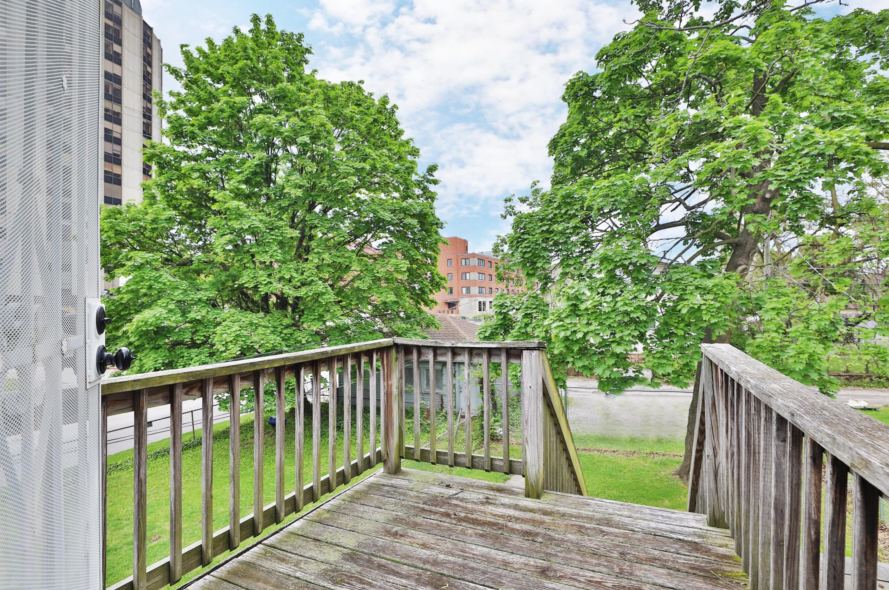 215 Taylor Ave, Columbus OH 43203-1226 exterior