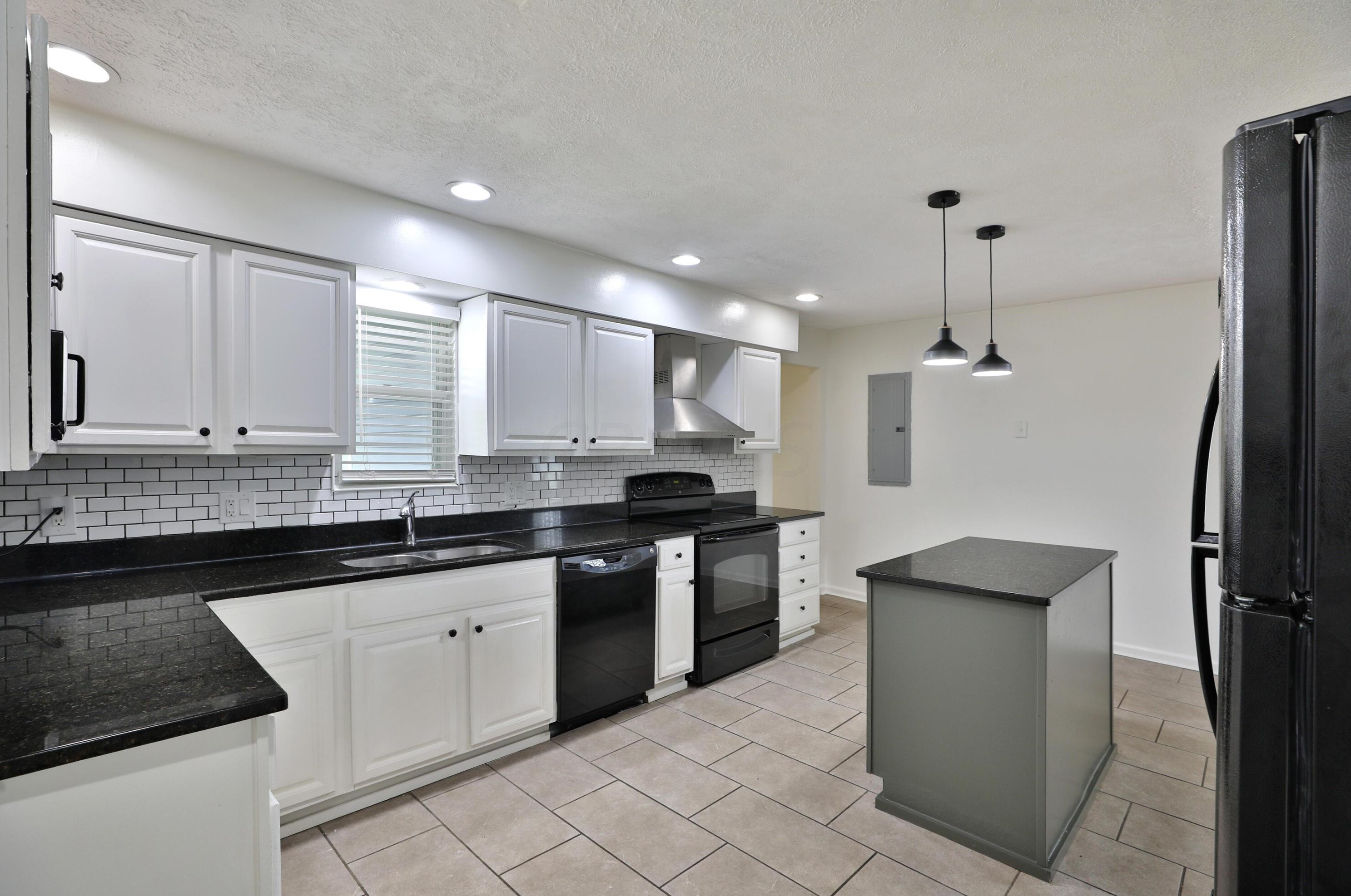 215 Taylor Ave, Columbus OH 43203-1226 exterior