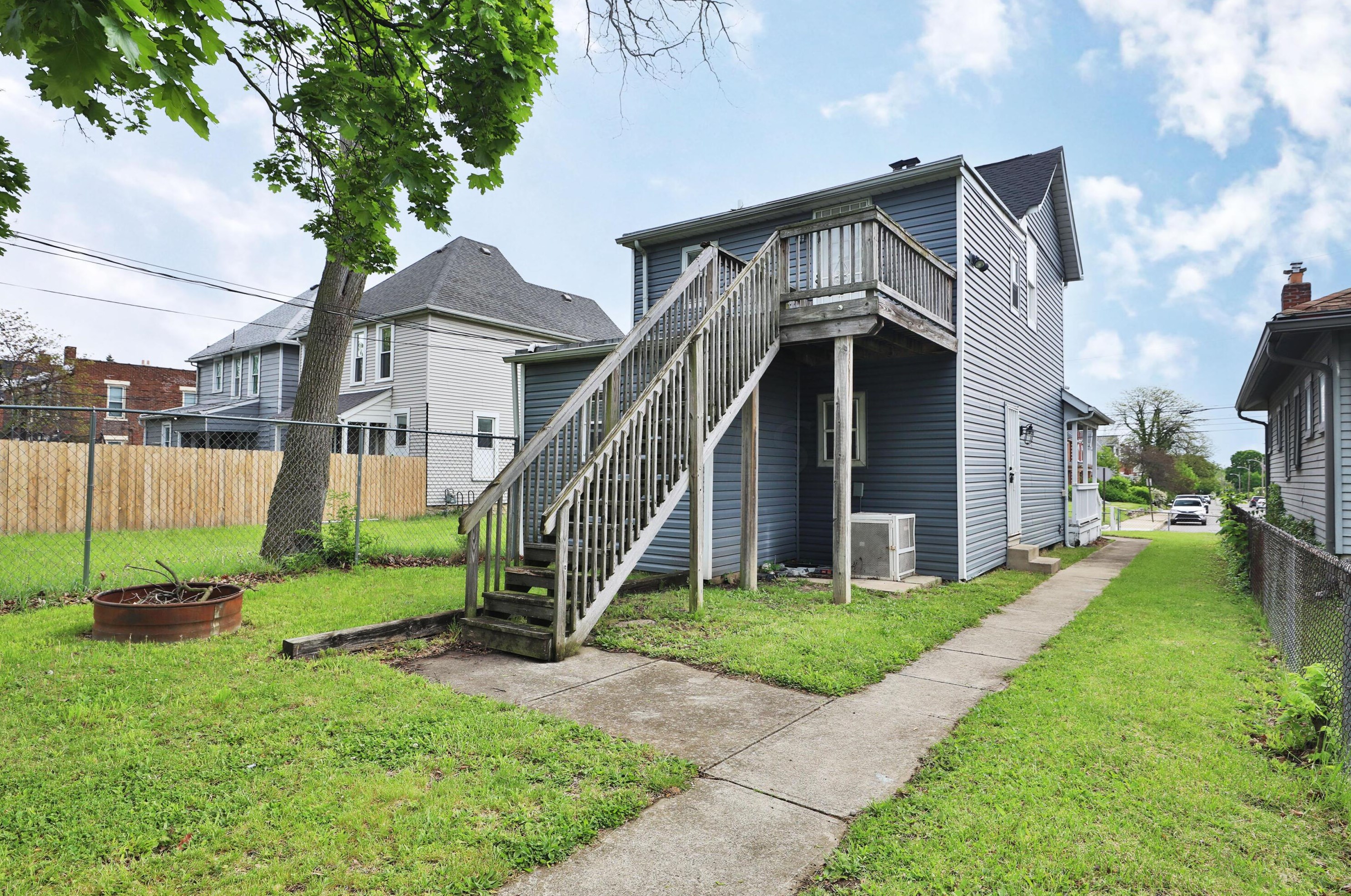 215 Taylor Ave, Columbus OH 43203-1226 exterior