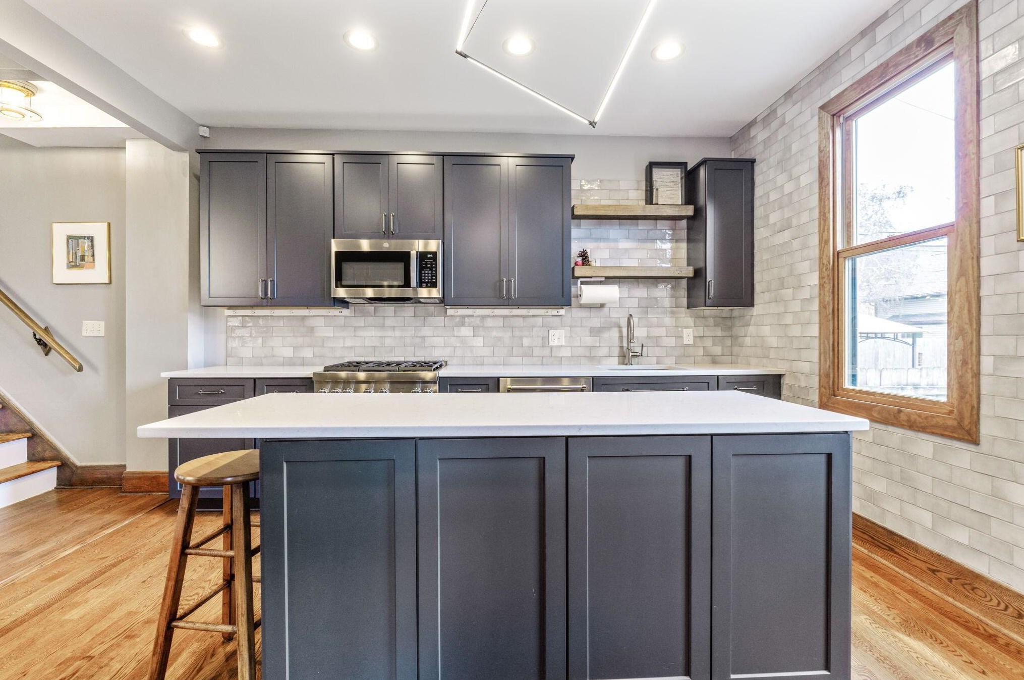 894 Bruck St, Columbus OH  43206-2312 exterior