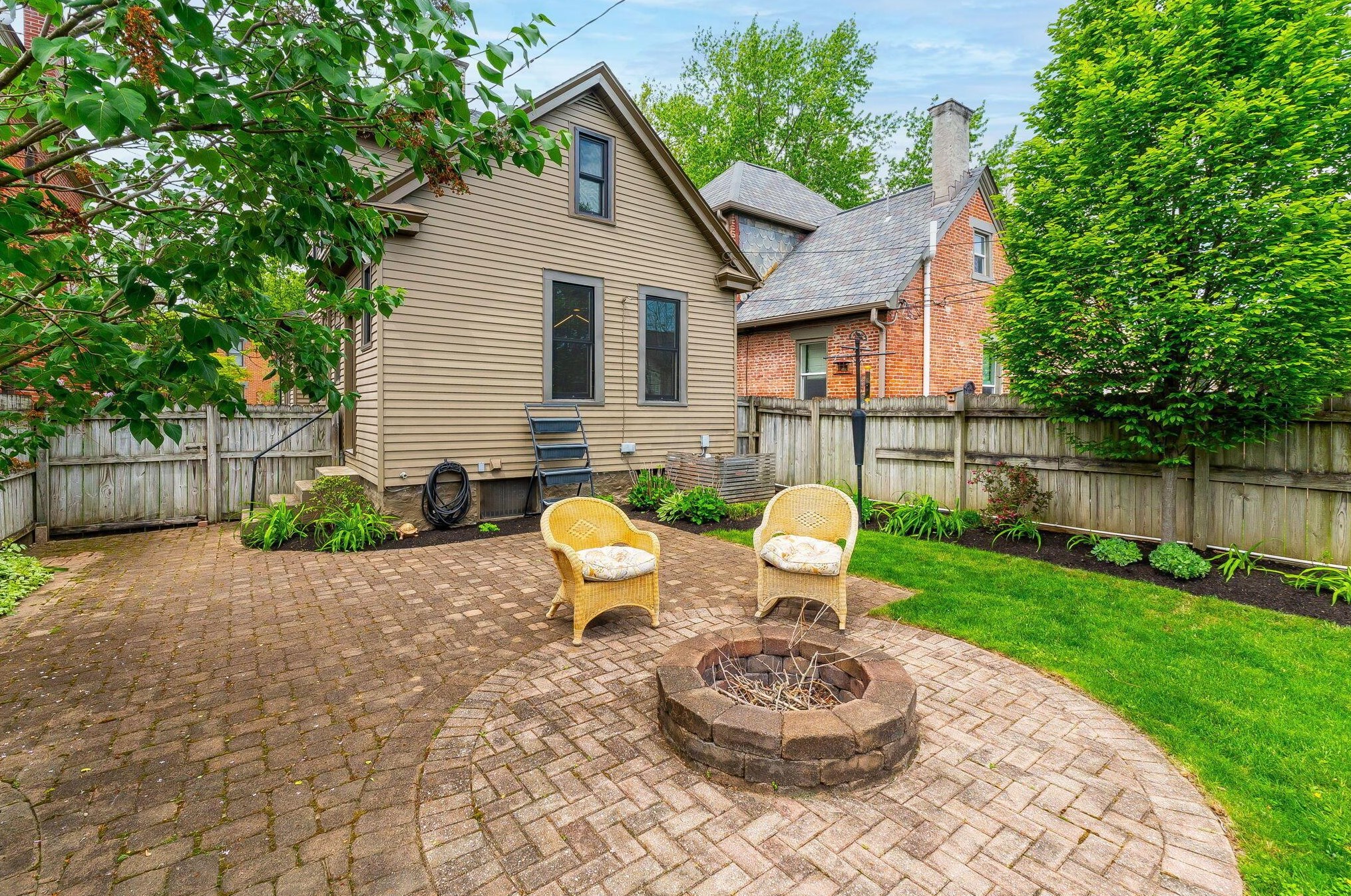 894 Bruck St, Columbus OH  43206-2312 exterior