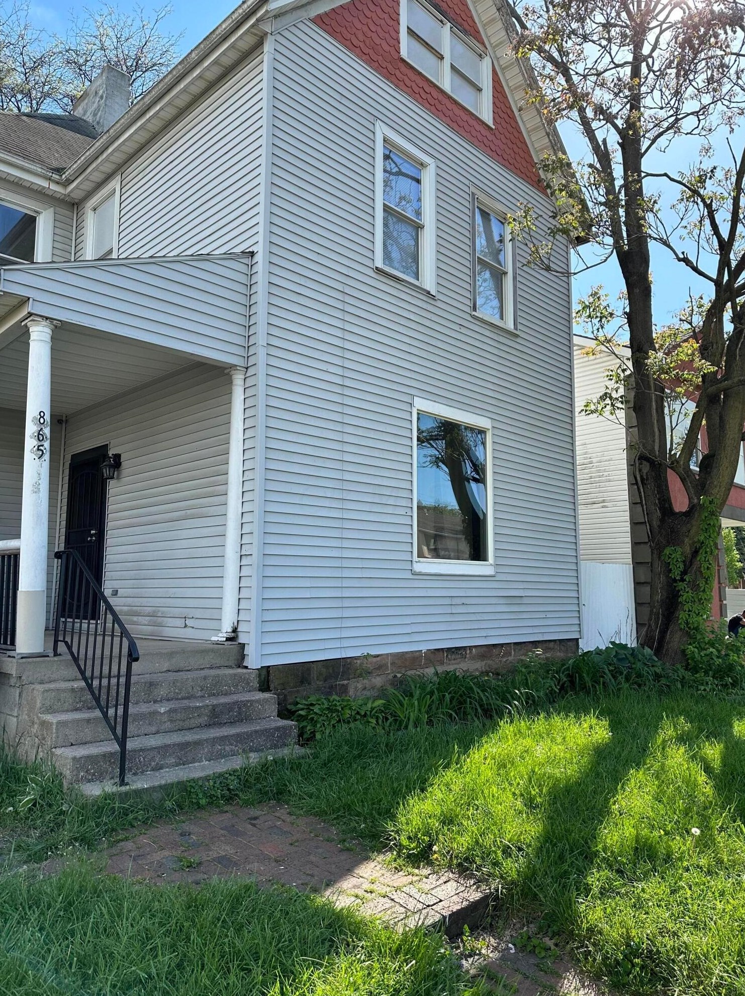 865 Old Leonard Ave, Columbus OH 43219-2509 exterior