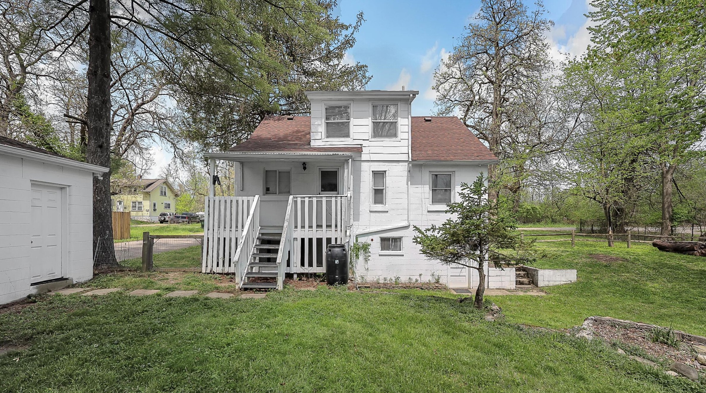 2419 Melrose Ave, Columbus OH 43224-2446 exterior