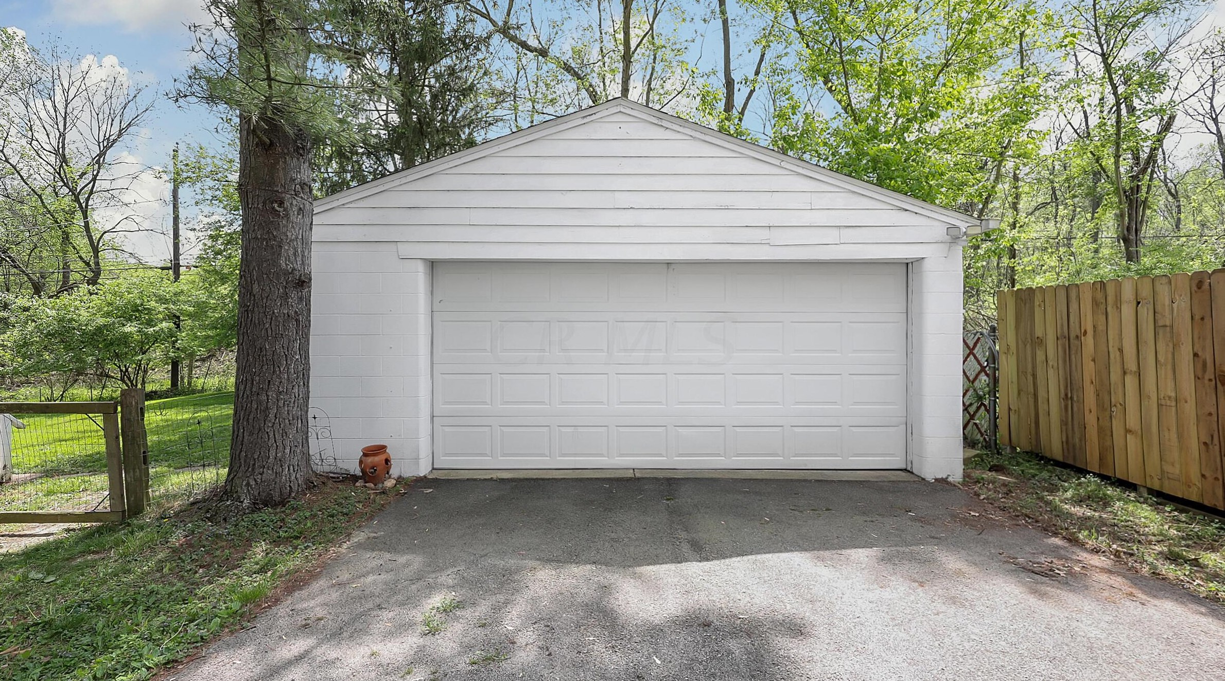 2419 Melrose Ave, Columbus OH 43224-2446 exterior