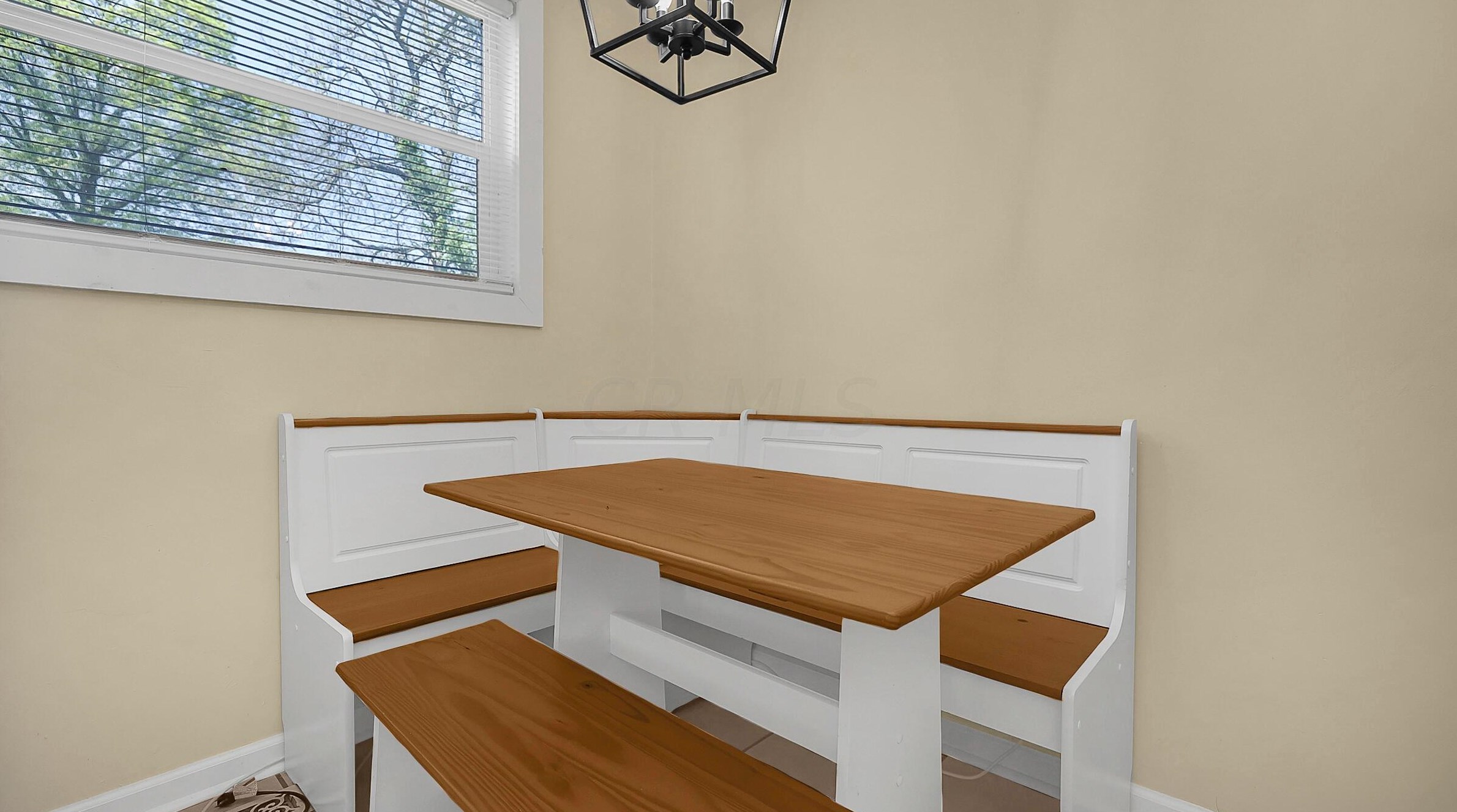 2419 Melrose Ave, Columbus OH 43224-2446 exterior