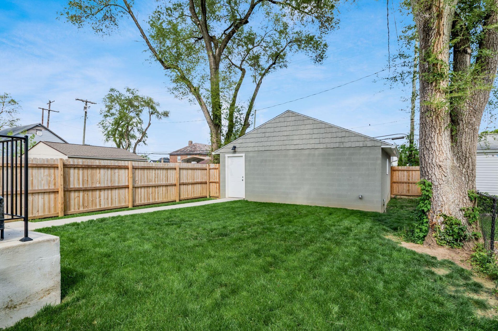 884 Ellsworth Ave, Columbus OH  43206-1708 exterior