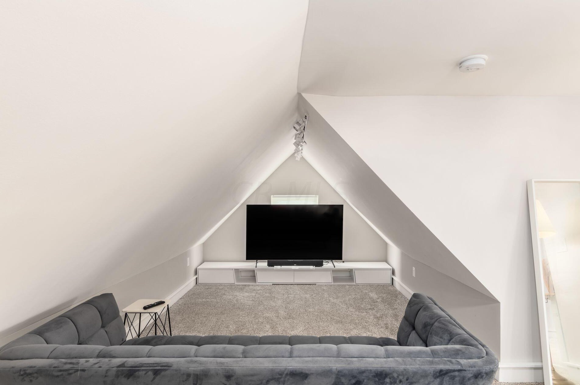 884 Ellsworth Ave, Columbus OH  43206-1708 exterior