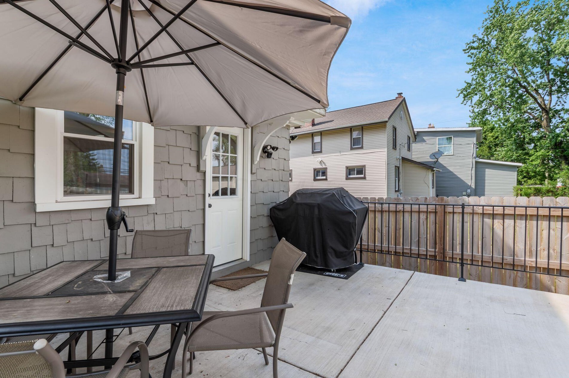 884 Ellsworth Ave, Columbus OH  43206-1708 exterior