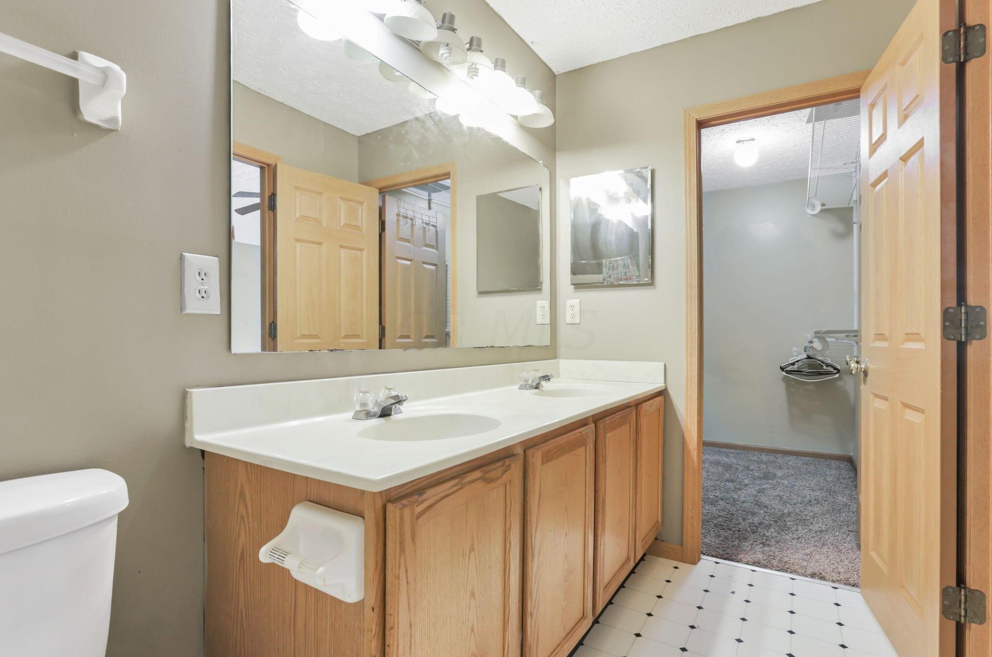 2737 Northwold Rd, Columbus OH 43231-5990 exterior