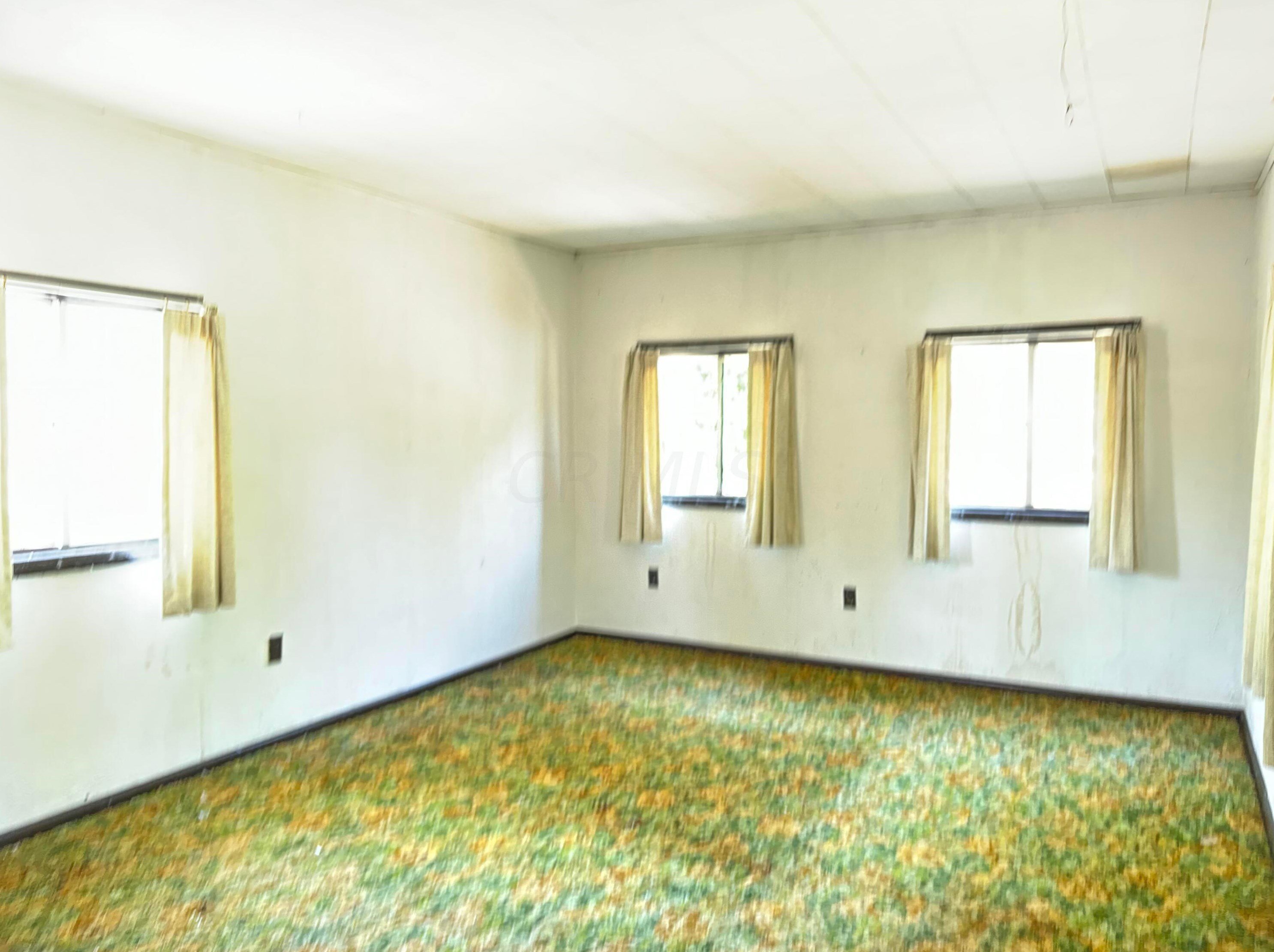 450 Maple Dr, Columbus OH 43228-1113 exterior