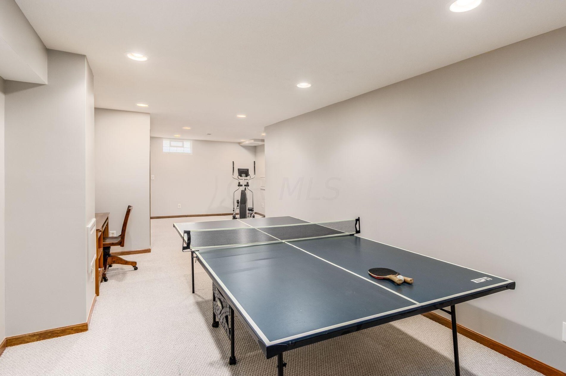 5220 Somerset Ave, Westerville OH  43082-8475 exterior