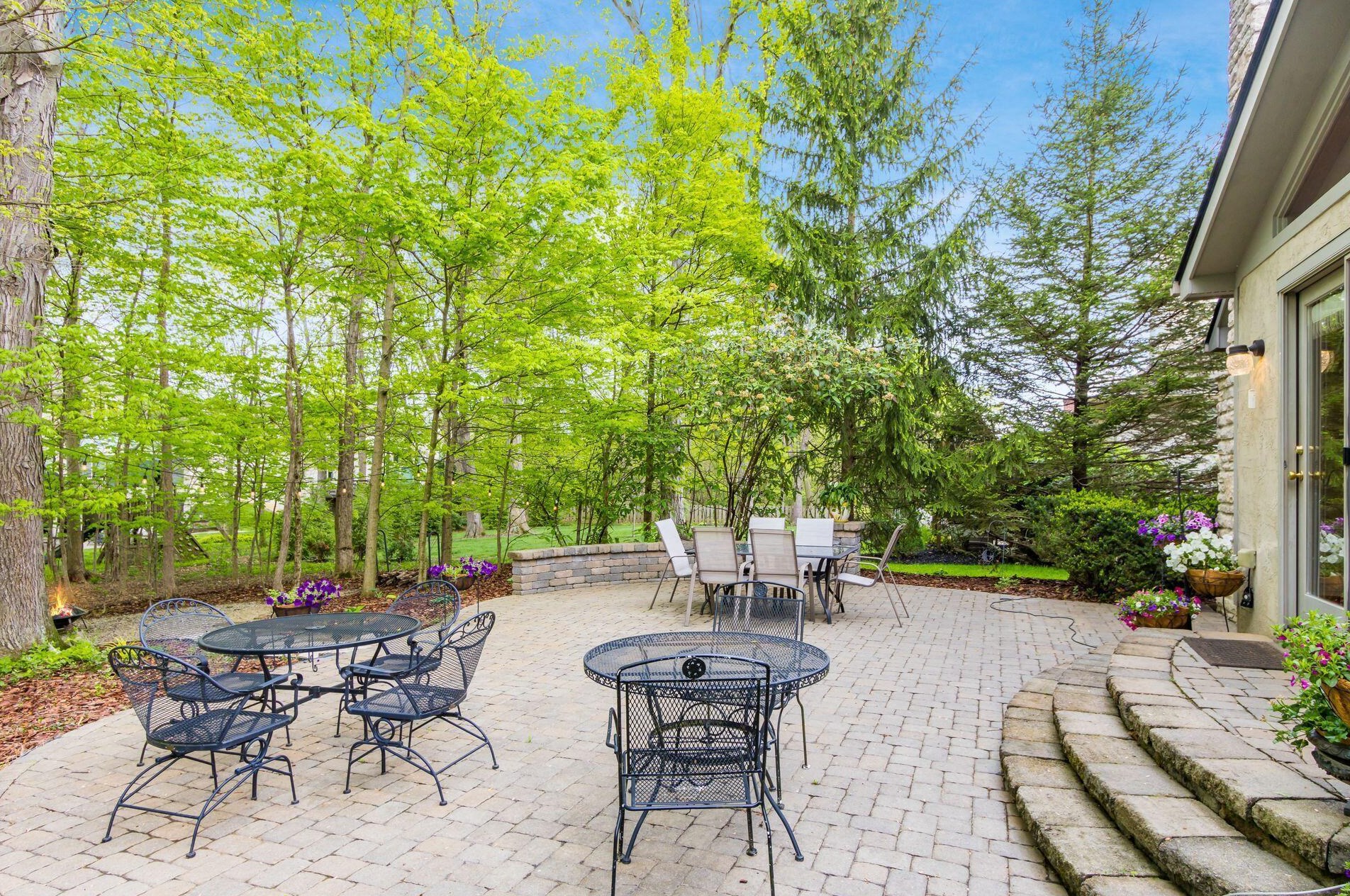 5220 Somerset Ave, Westerville OH  43082-8475 exterior