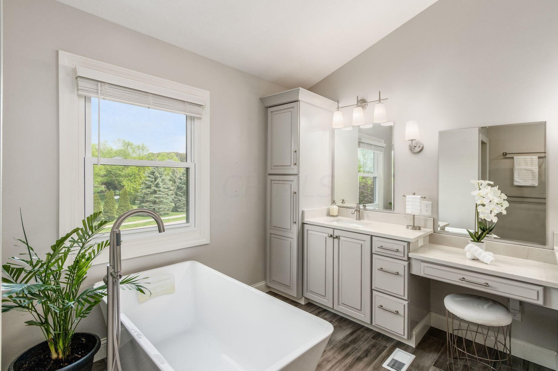 5220 Somerset Ave, Westerville OH  43082-8475 exterior